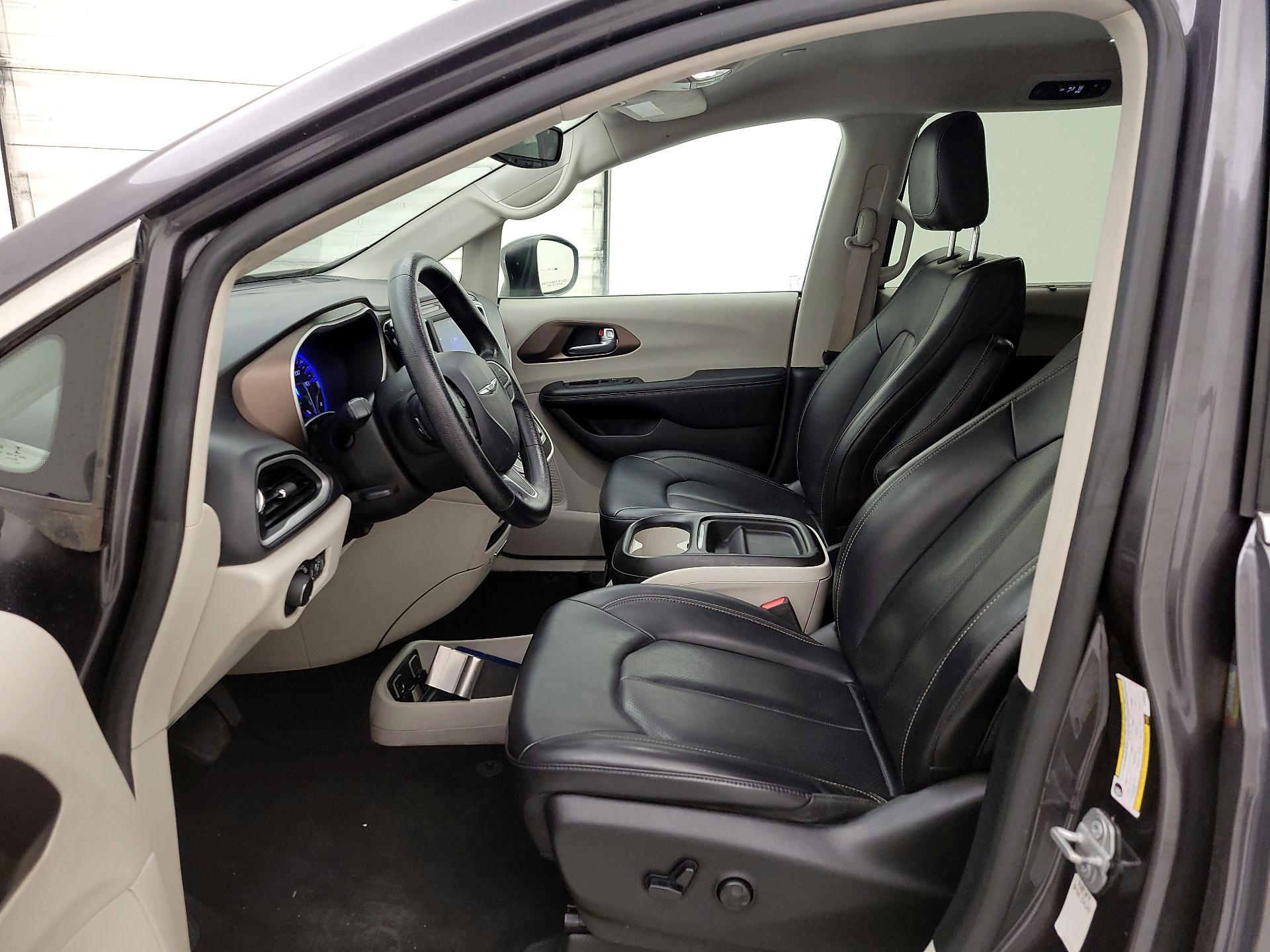 Thumbnail: 2020 Chrysler Voyager - 11