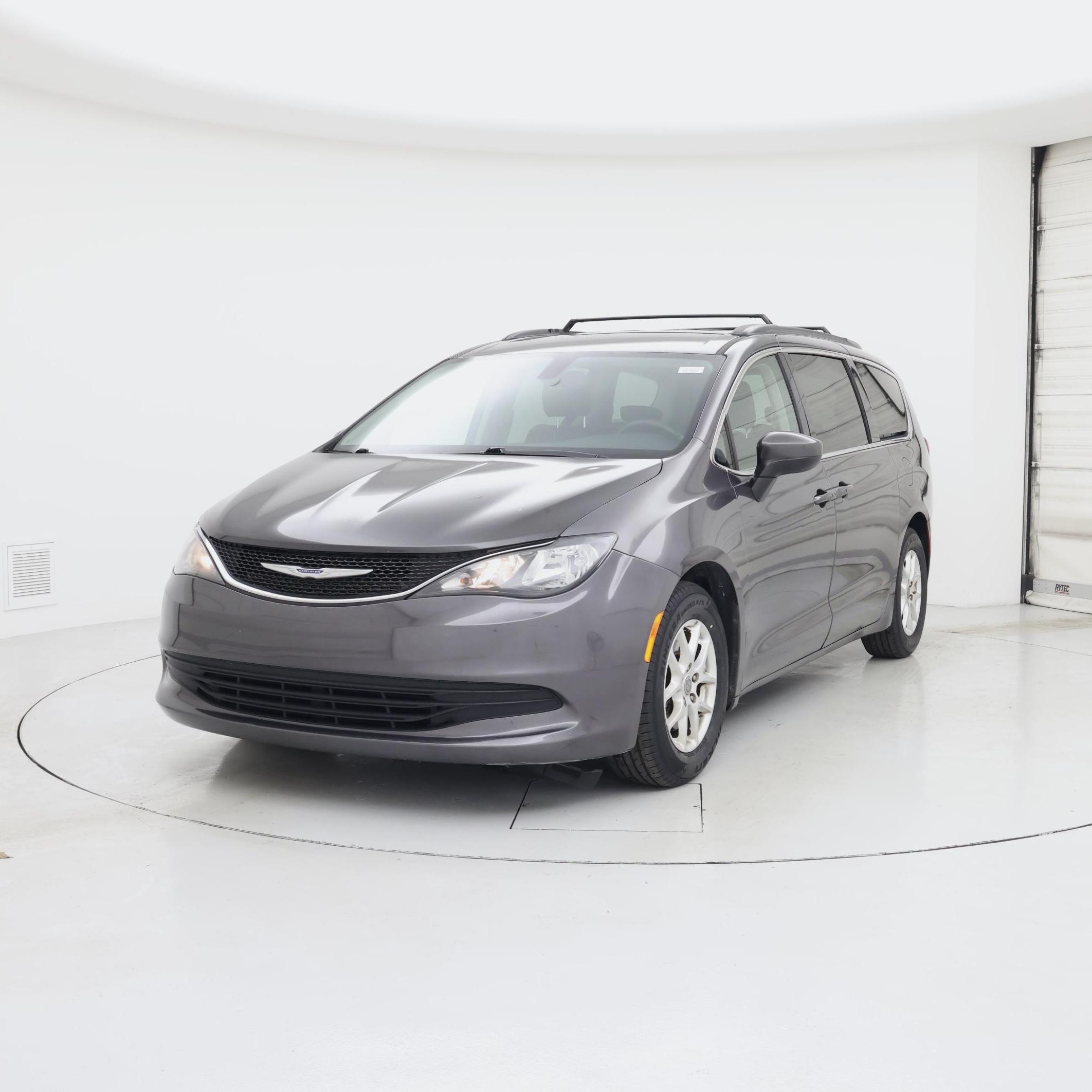 Thumbnail: 2020 Chrysler Voyager - 4