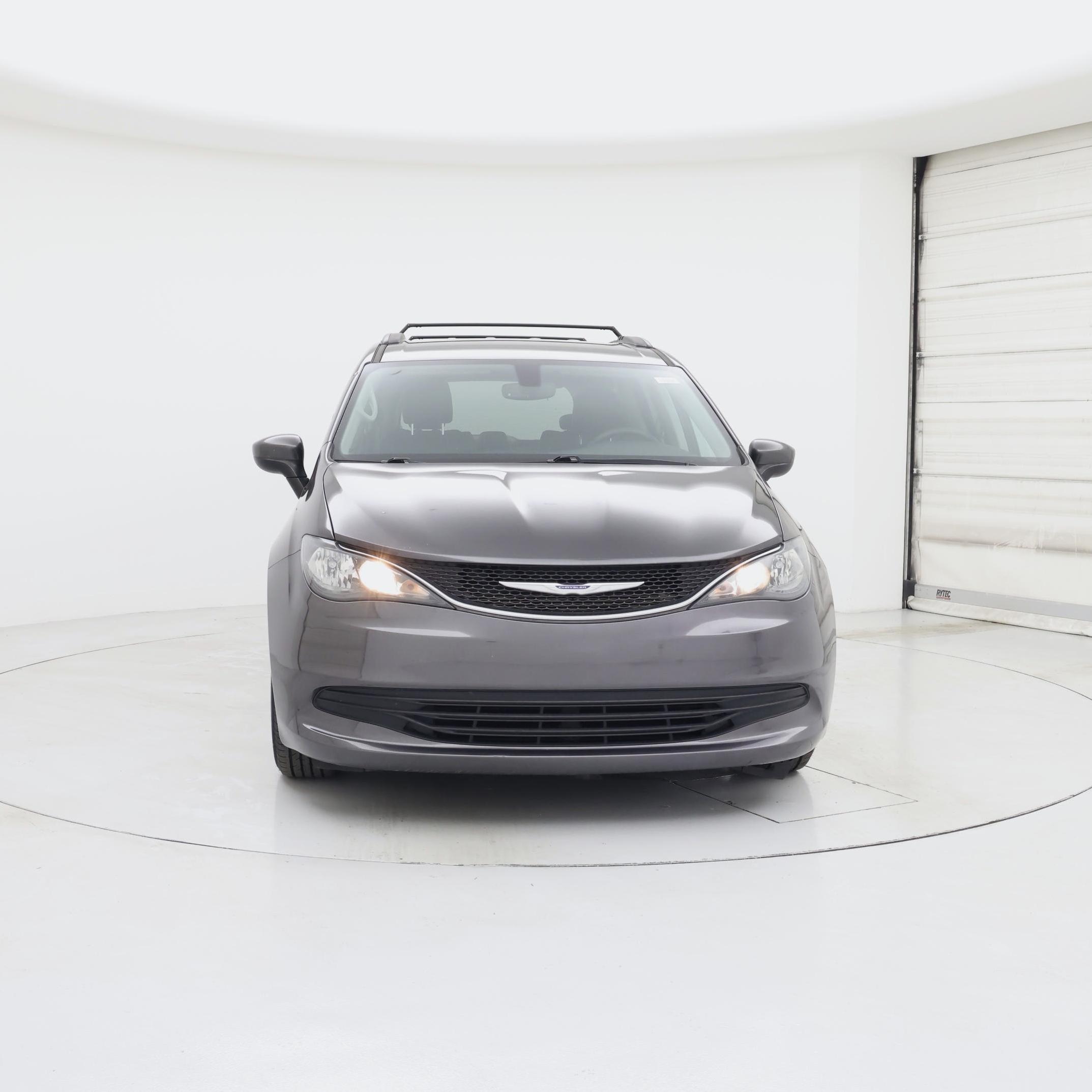 Thumbnail: 2020 Chrysler Voyager - 5