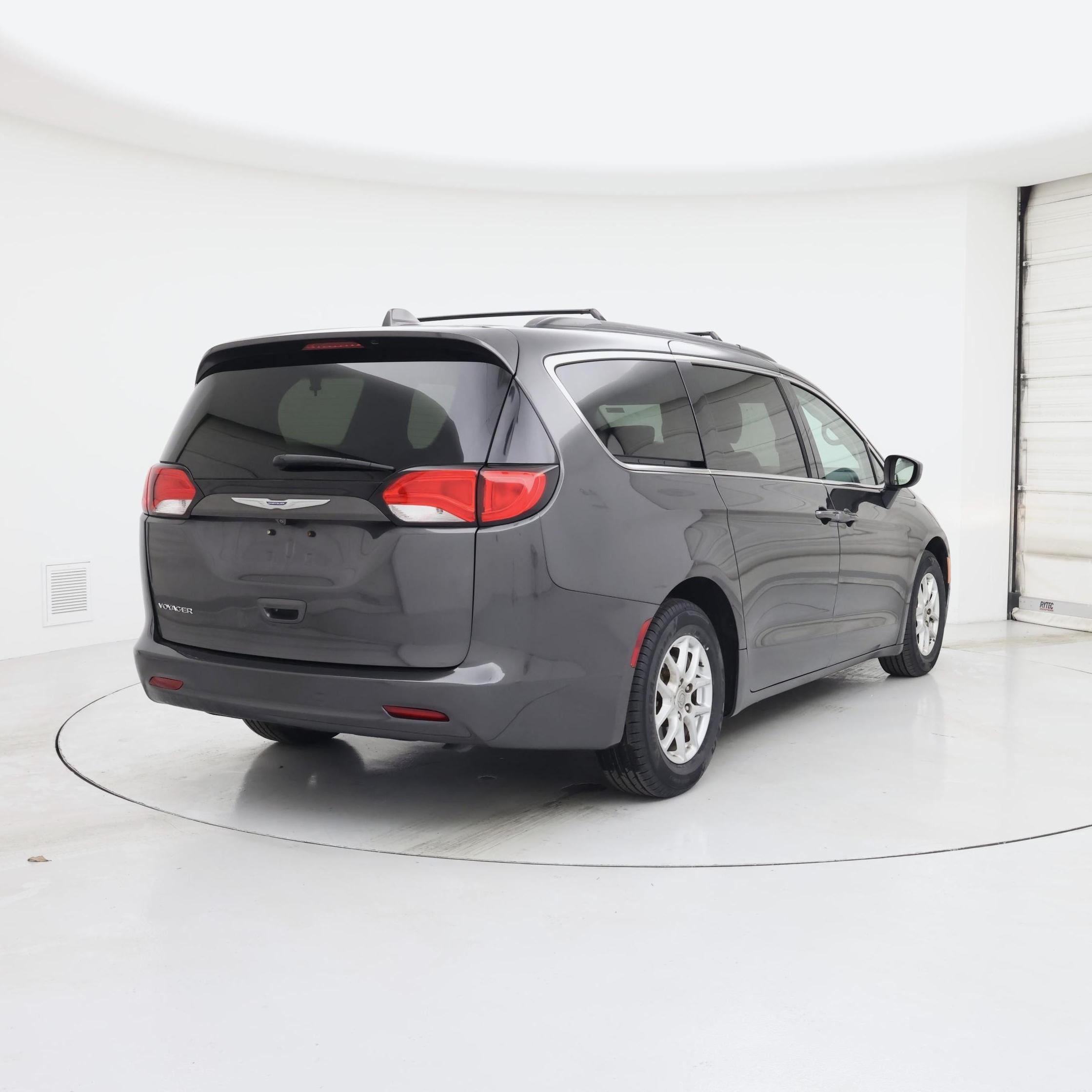 Thumbnail: 2020 Chrysler Voyager - 8