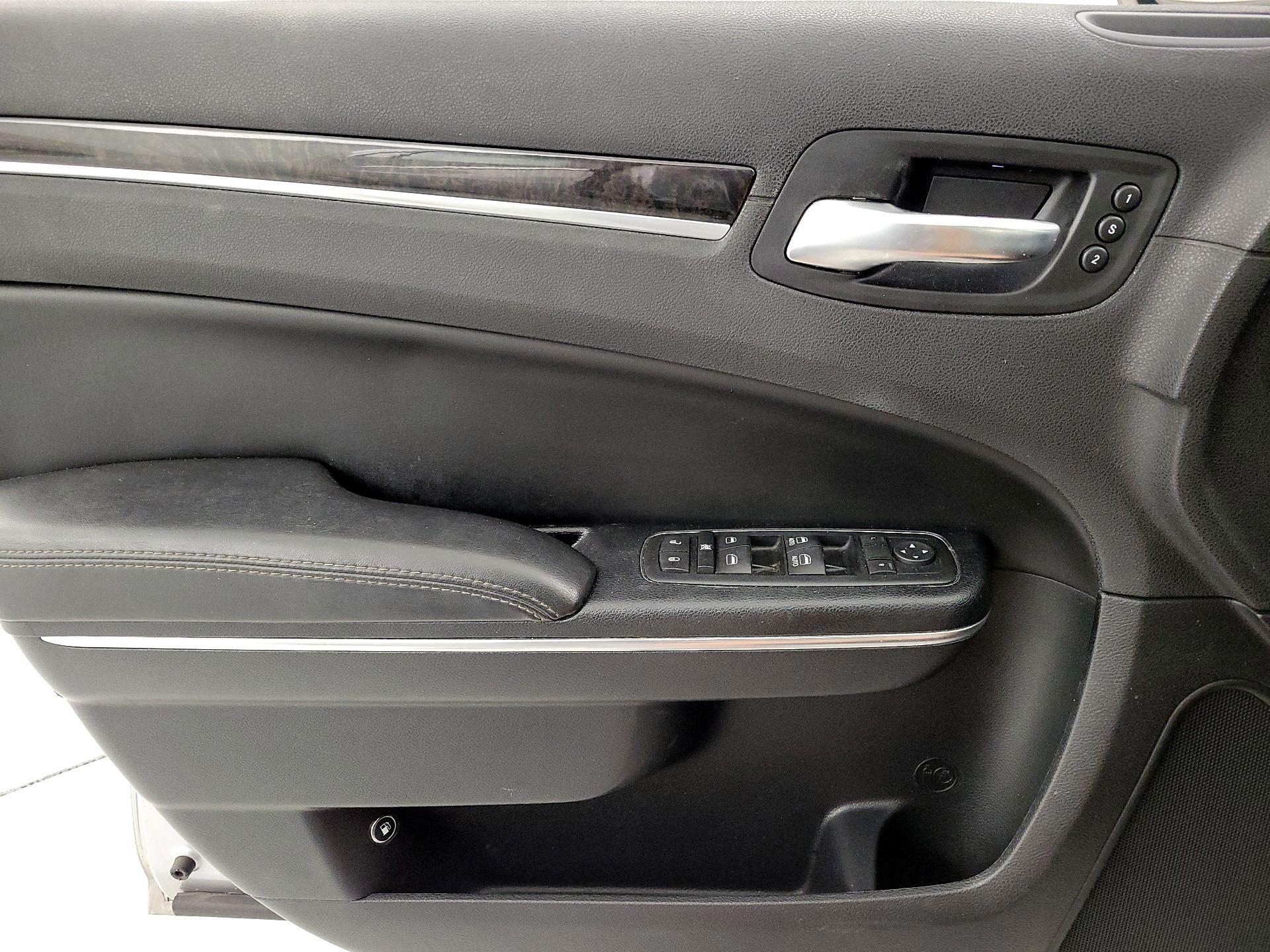 Thumbnail: 2016 Chrysler 300 - 12