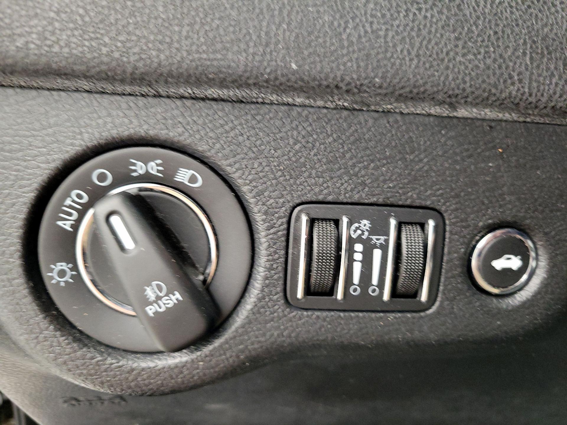 Thumbnail: 2016 Chrysler 300 - 13