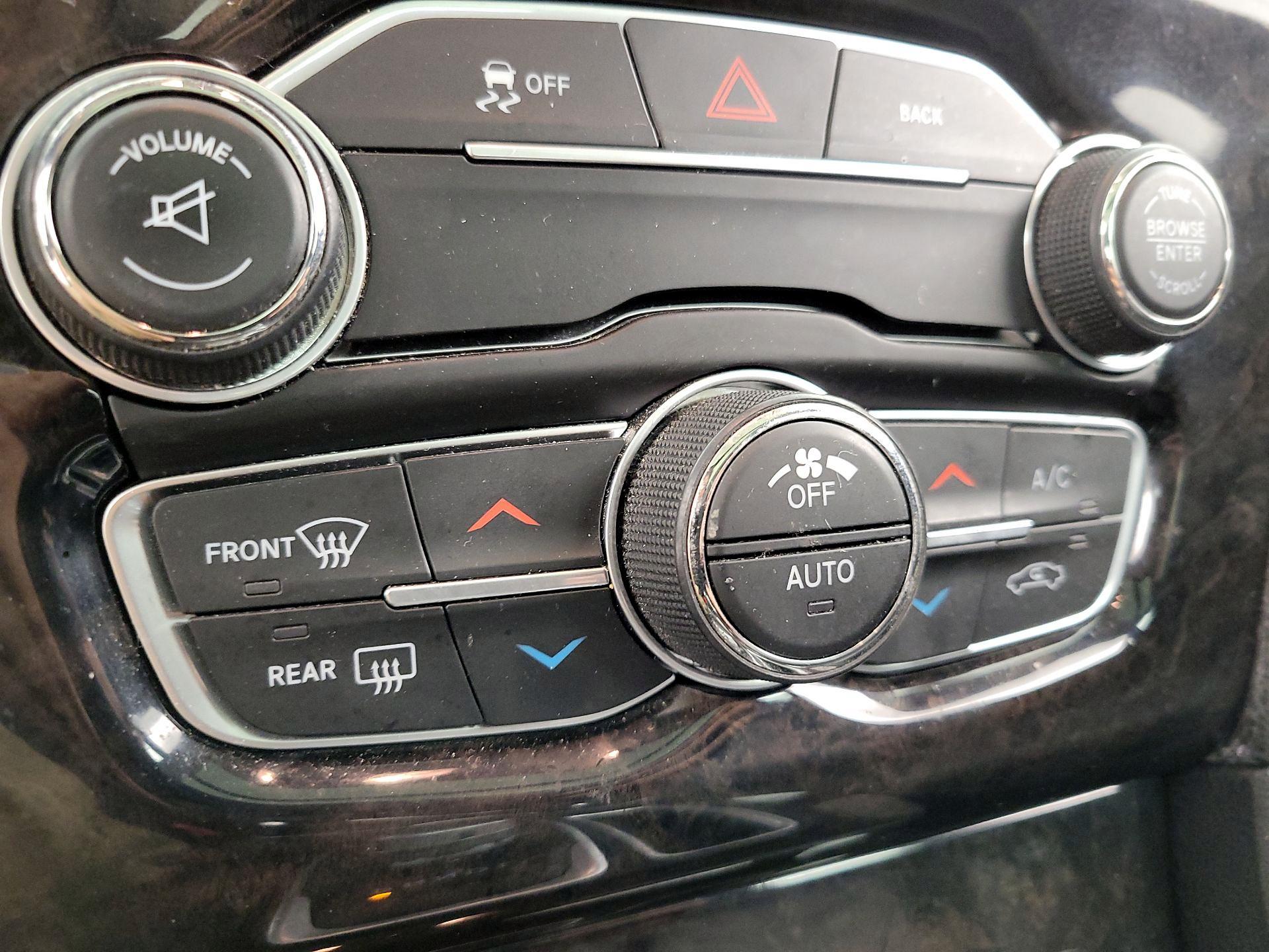 Thumbnail: 2016 Chrysler 300 - 16