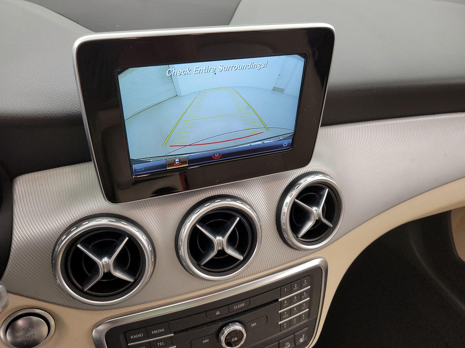 Thumbnail: 2017 Mercedes-Benz GLA - 14