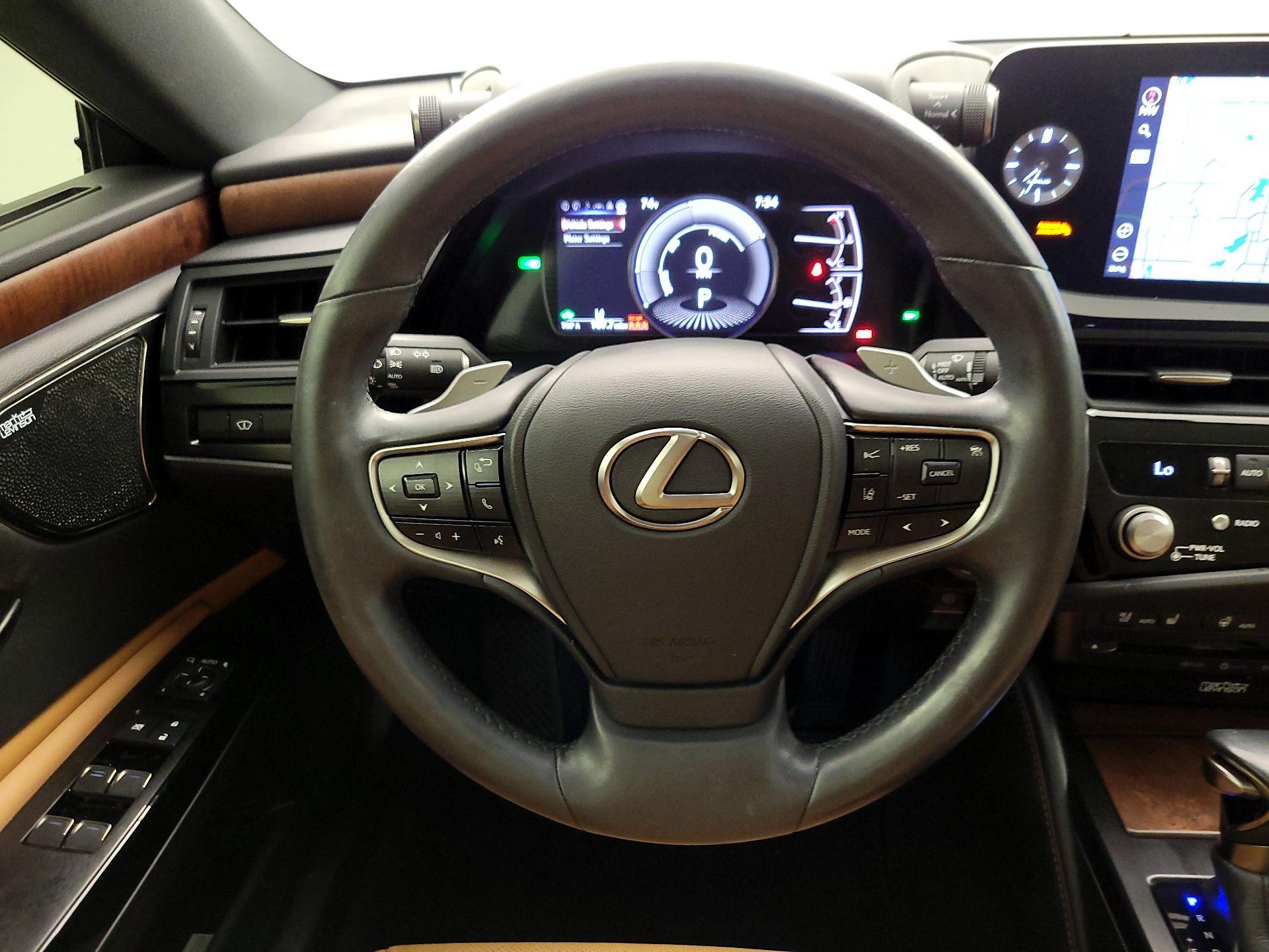 Thumbnail: 2022 Lexus ES - 10