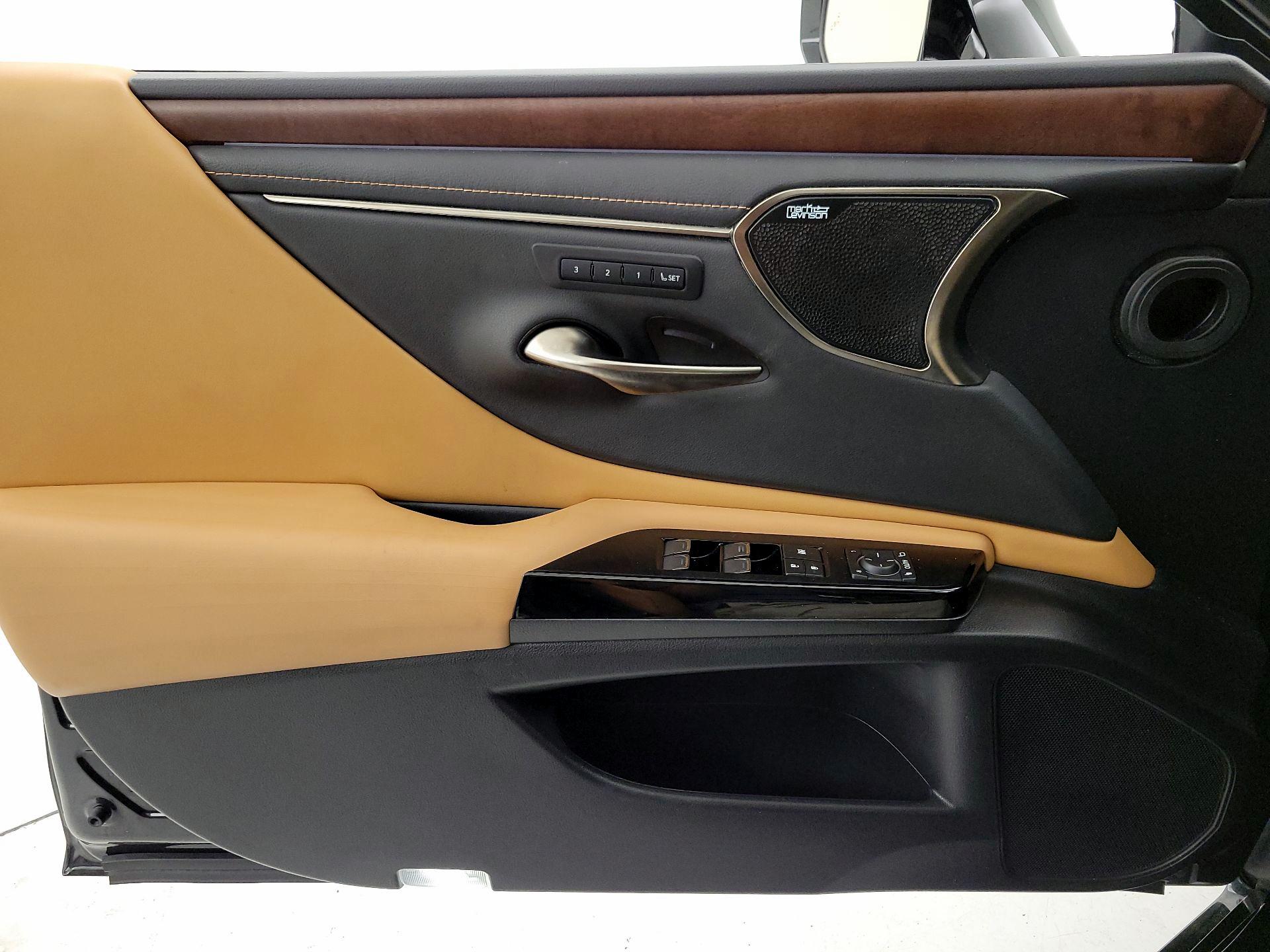 Thumbnail: 2022 Lexus ES - 12