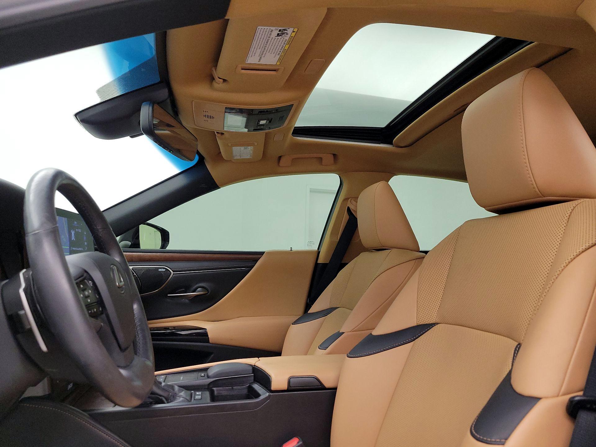 Thumbnail: 2022 Lexus ES - 20
