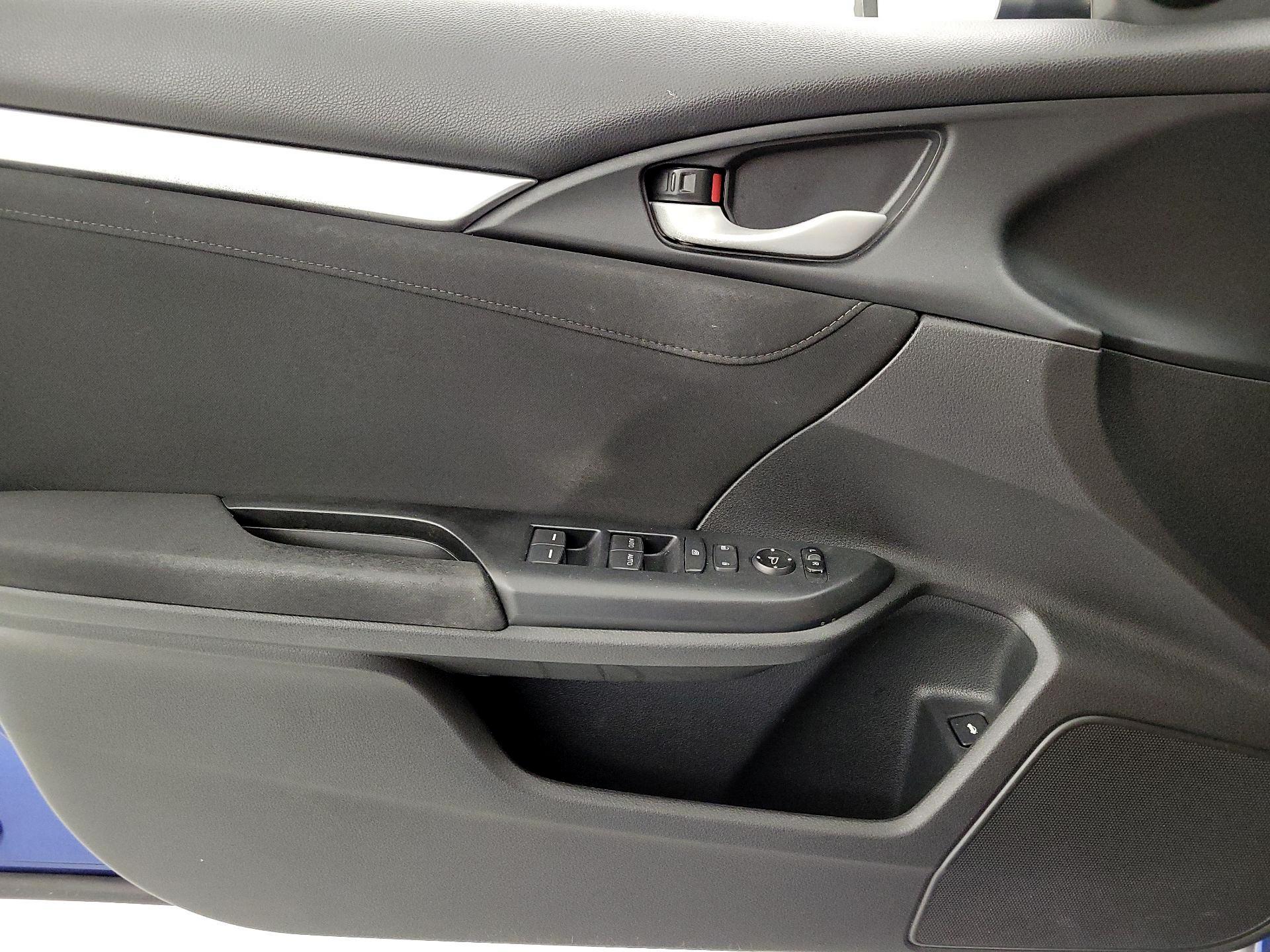 Thumbnail: 2016 Honda Civic - 12