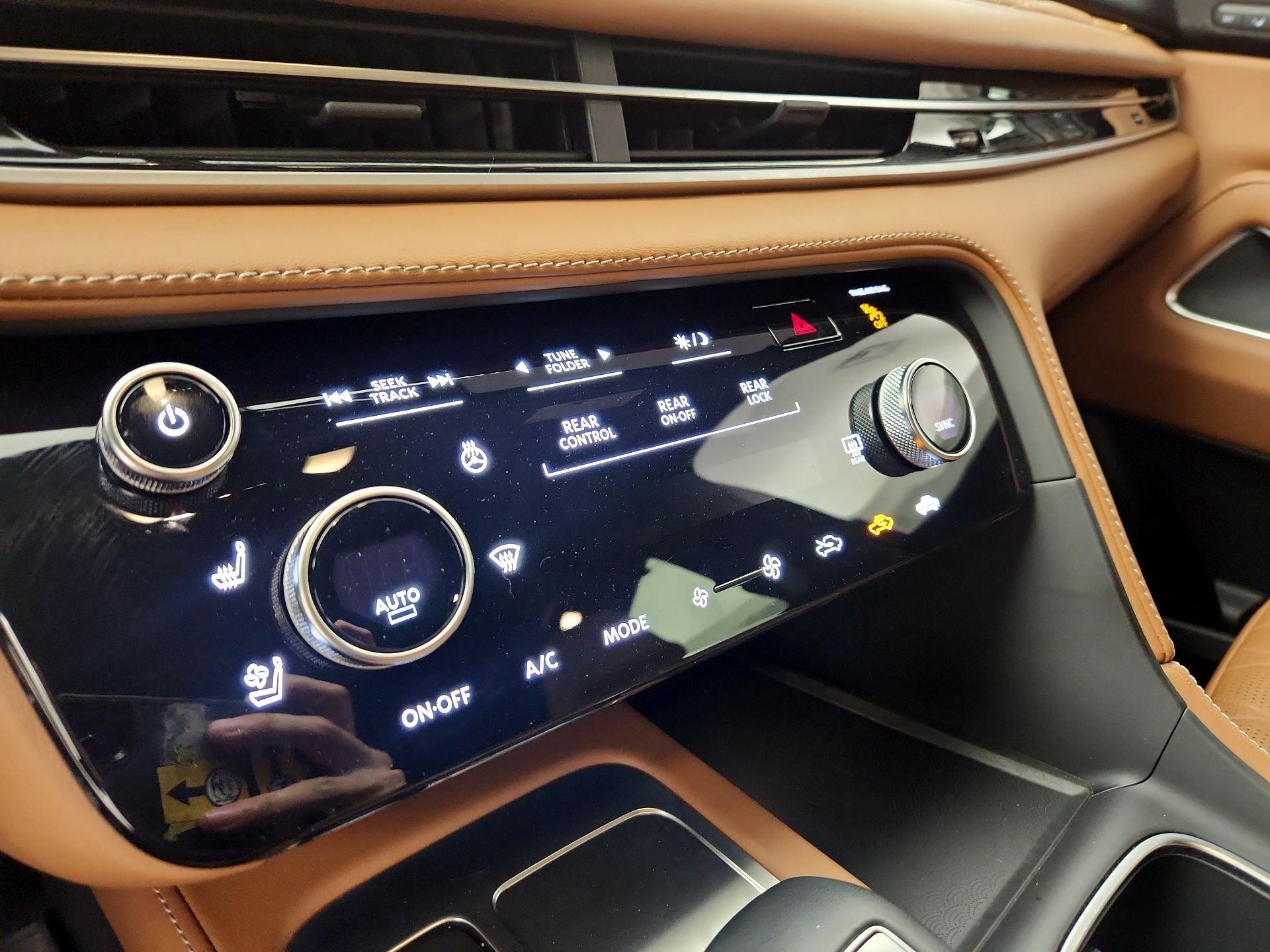 Thumbnail: 2025 INFINITI QX60 - 17