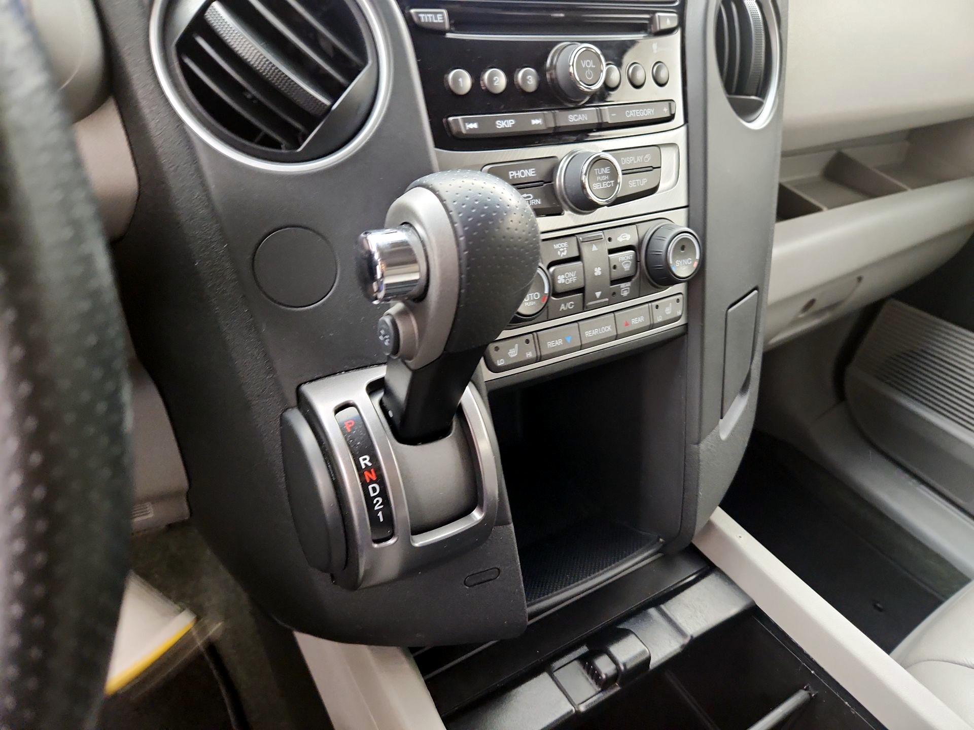 Thumbnail: 2015 Honda Pilot - 17