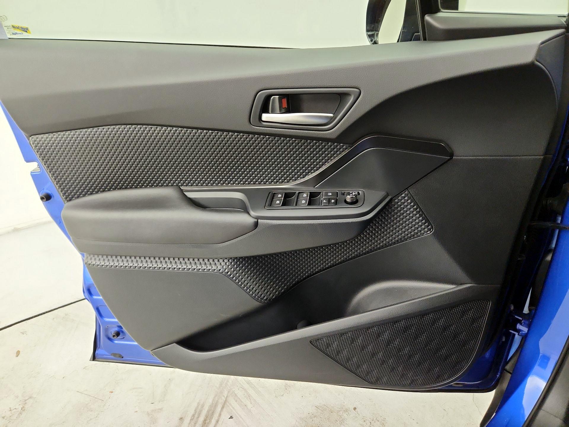 Thumbnail: 2018 Toyota C-HR - 10