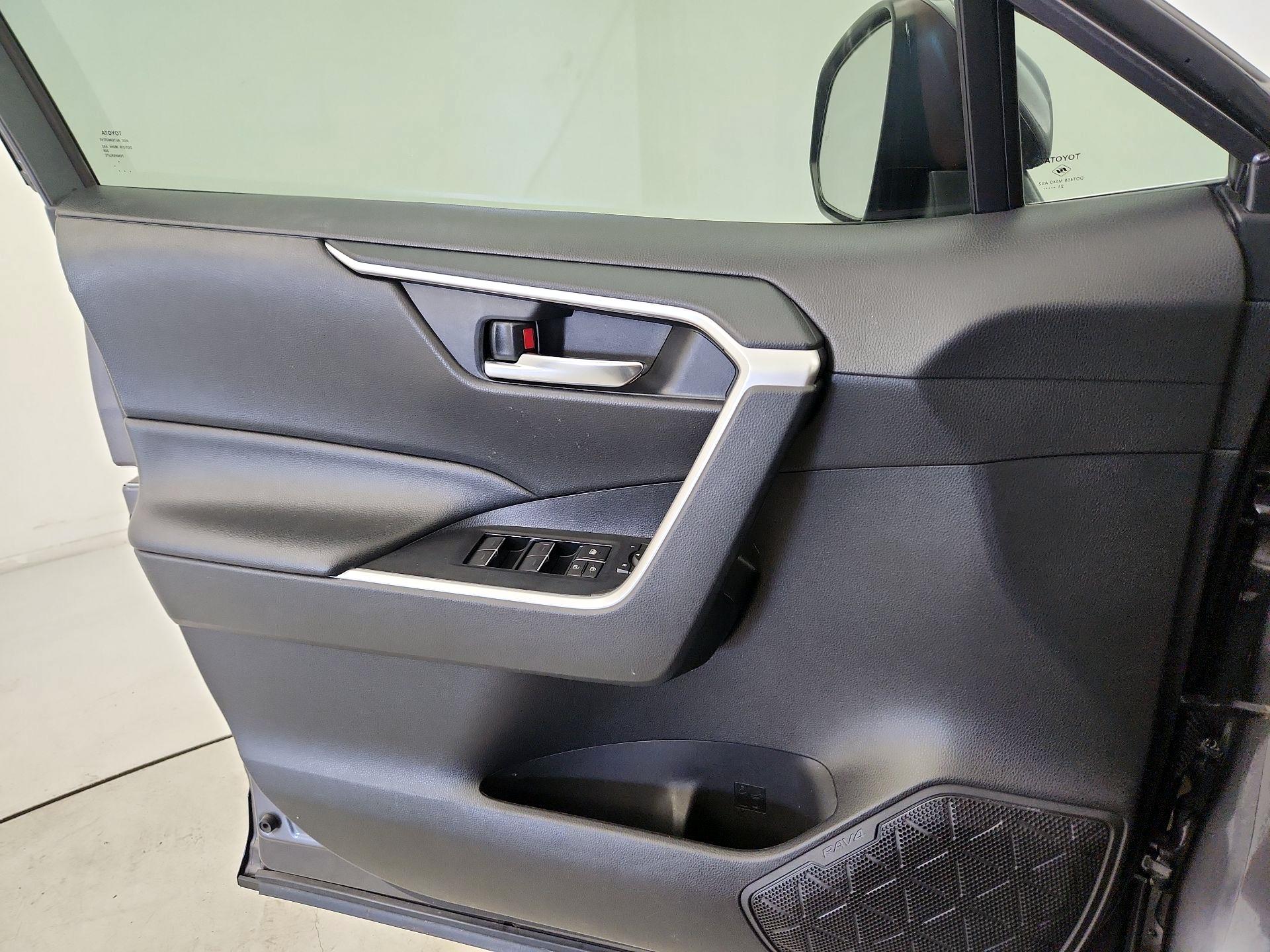 Thumbnail: 2022 Toyota RAV4 - 12