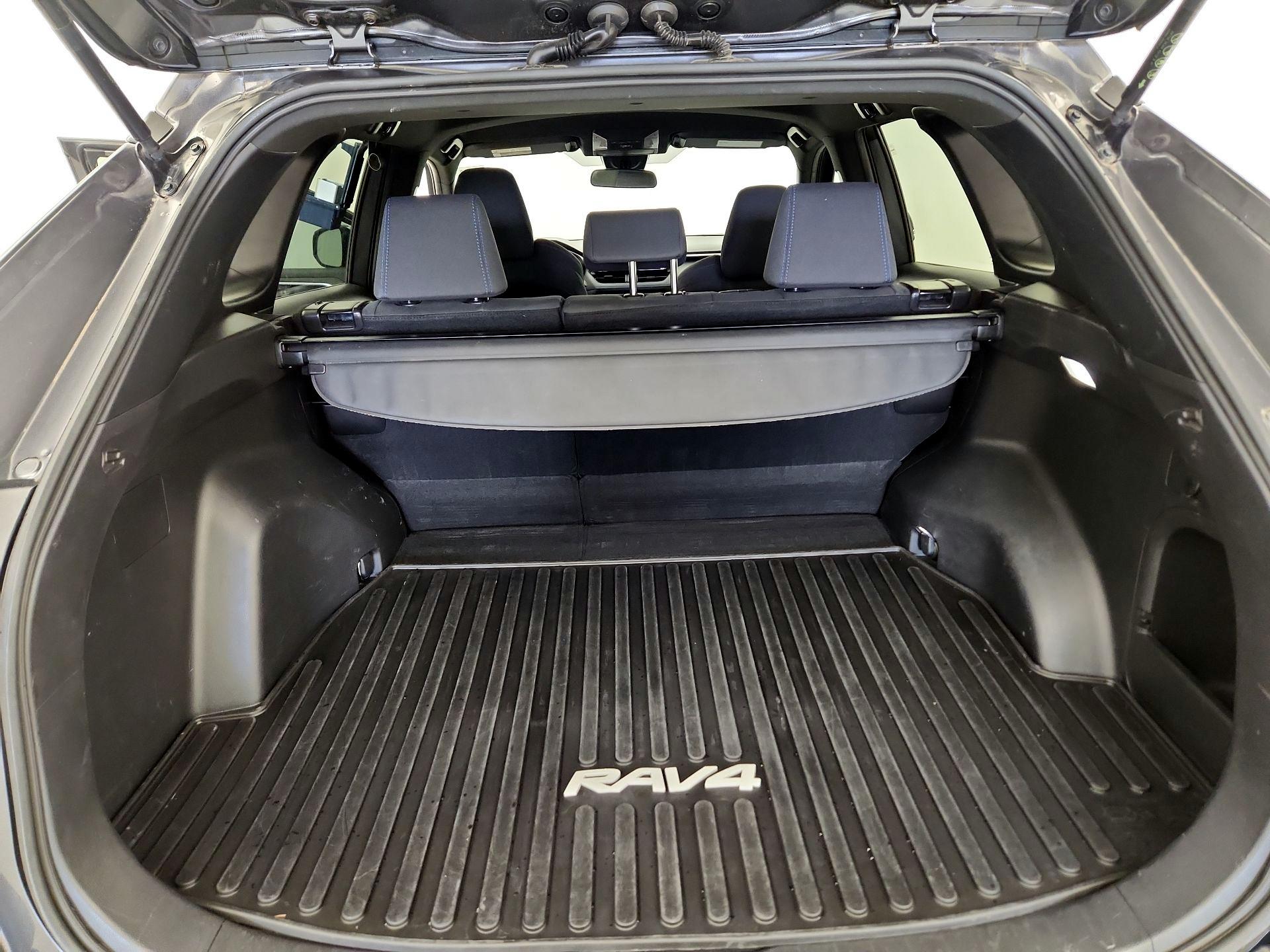 Thumbnail: 2022 Toyota RAV4 - 20