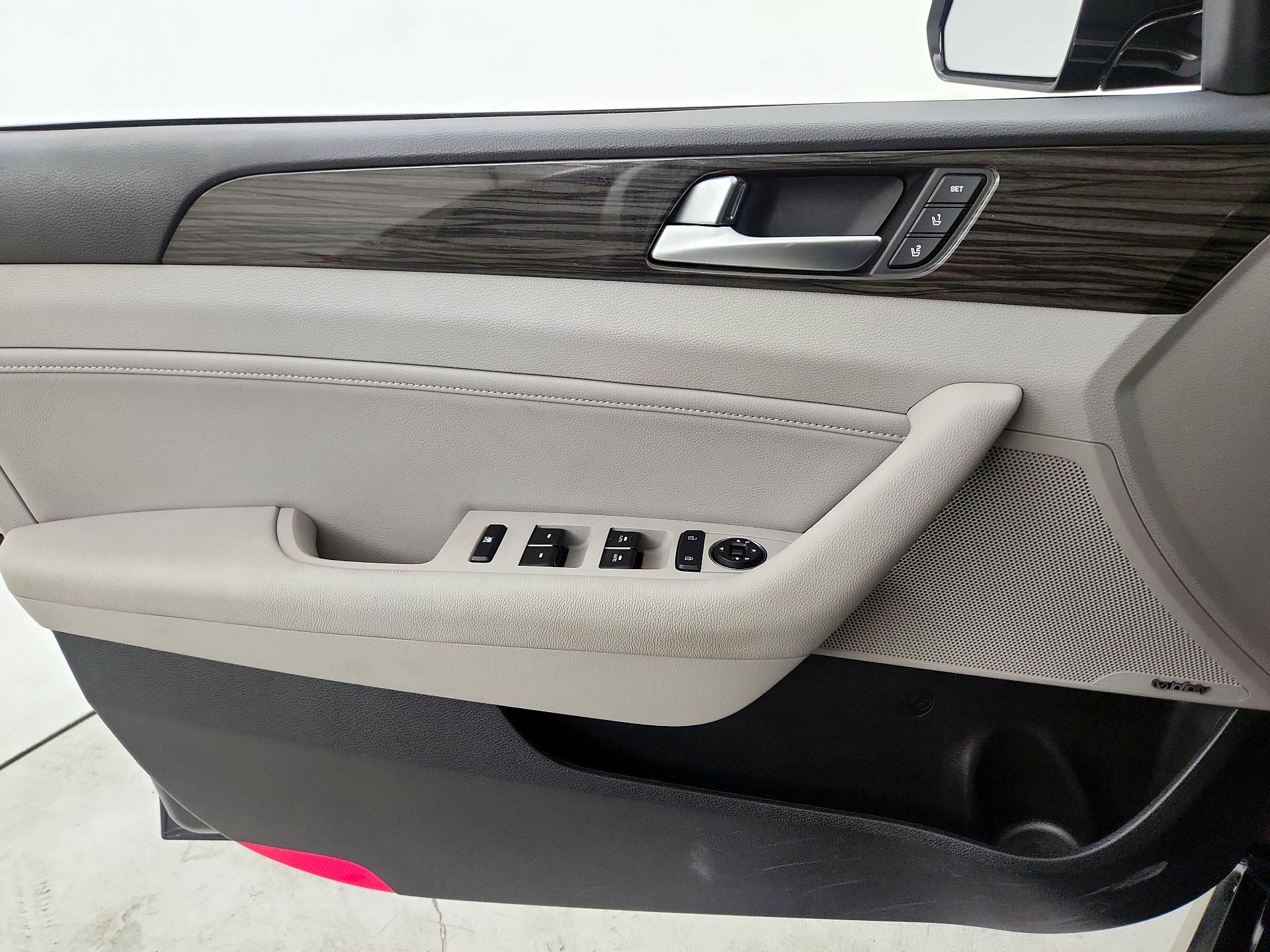 Thumbnail: 2015 Hyundai Sonata - 12