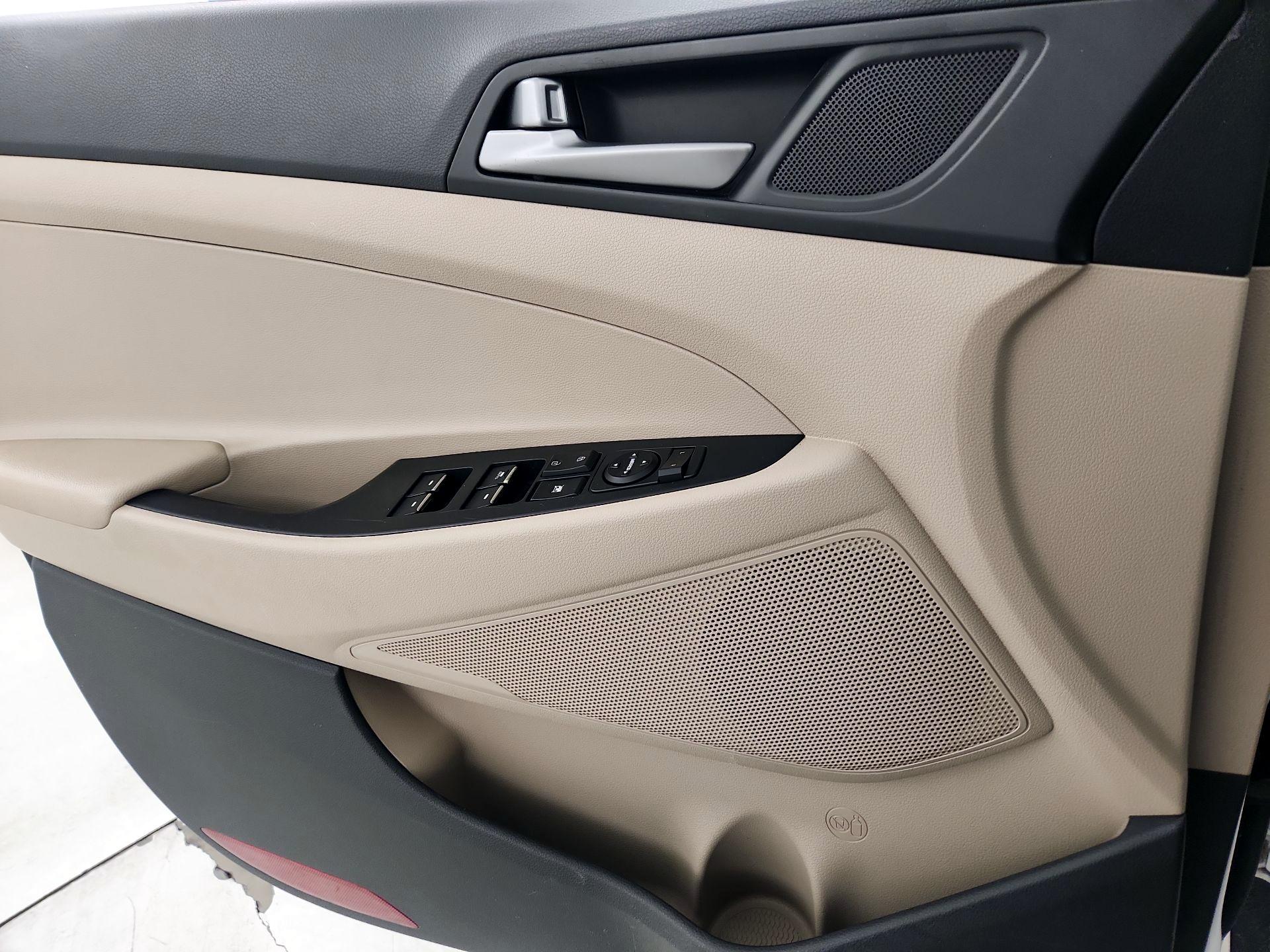 Thumbnail: 2016 Hyundai Tucson - 12