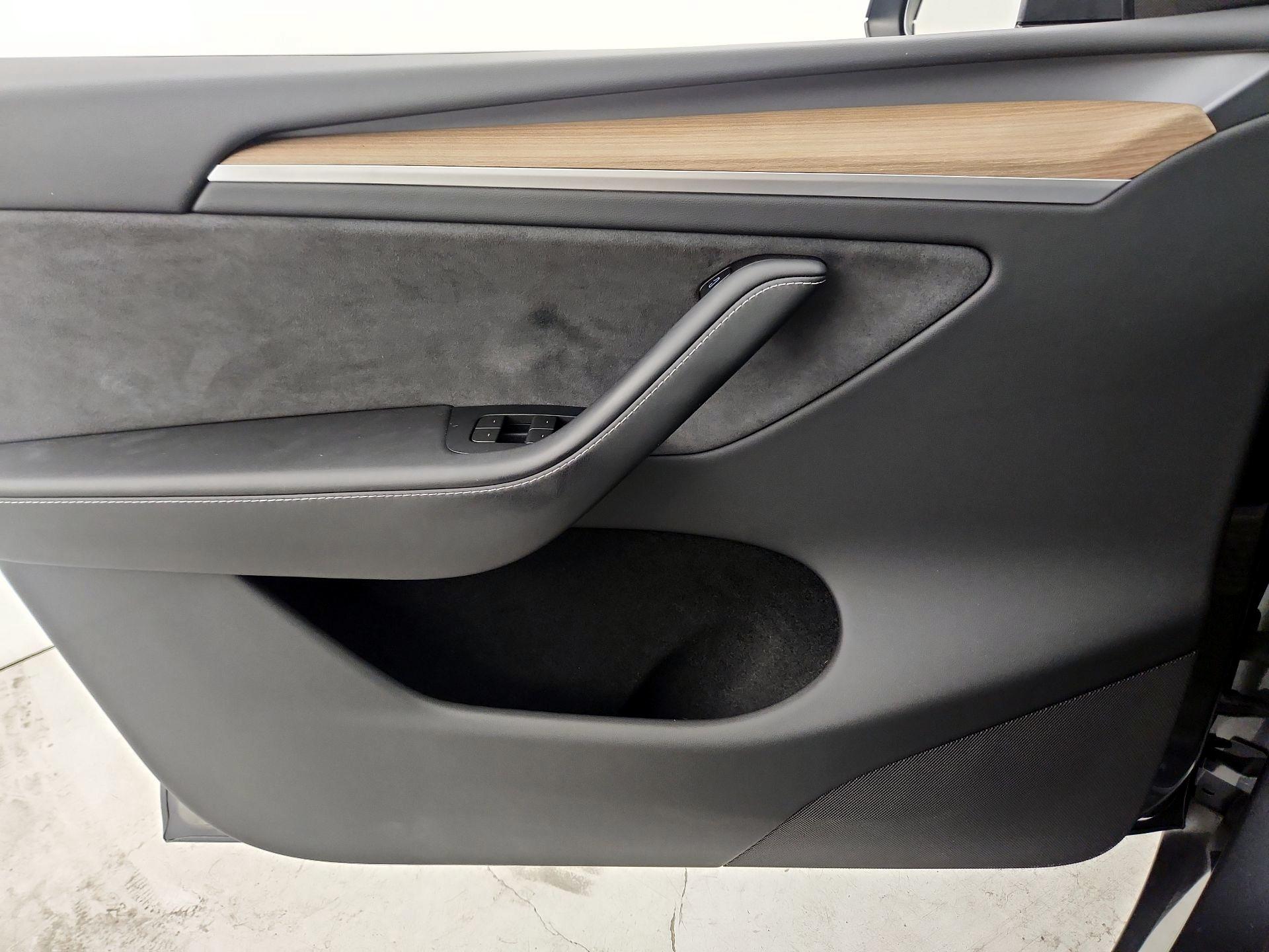 Thumbnail: 2023 Tesla Model Y - 12