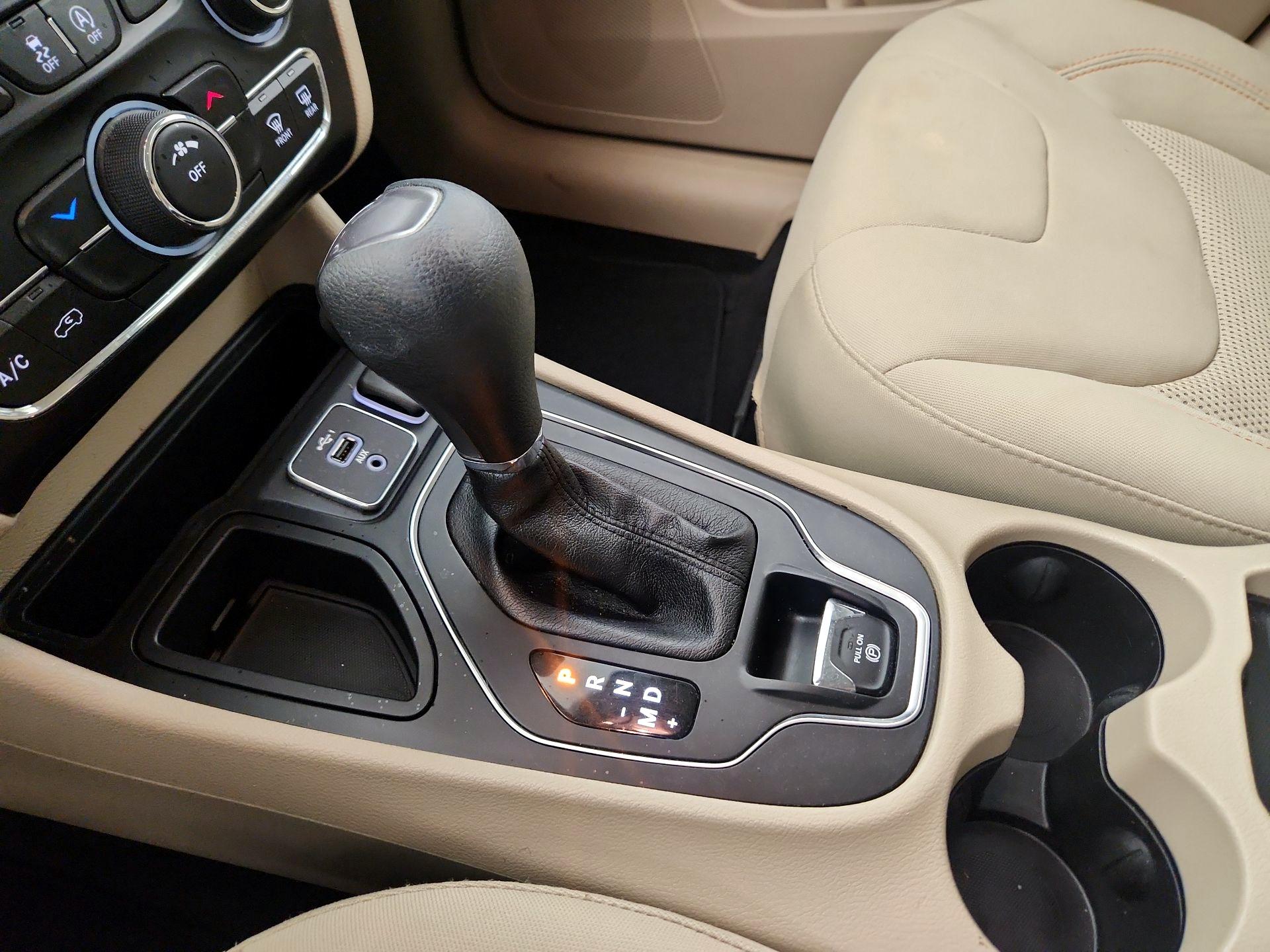 Thumbnail: 2021 Jeep Cherokee - 17