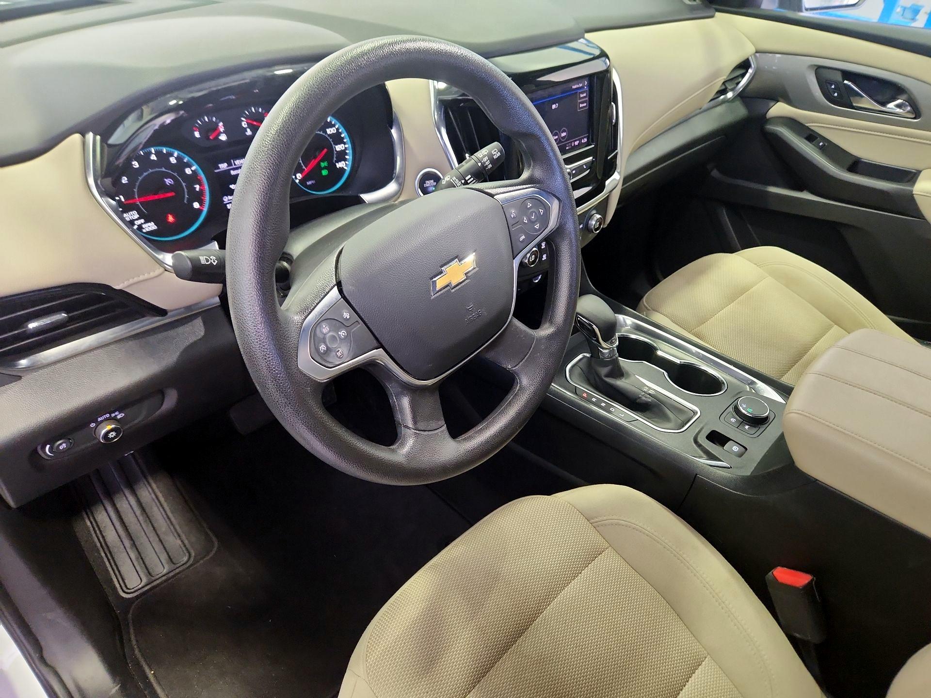 Thumbnail: 2022 Chevrolet Traverse - 11