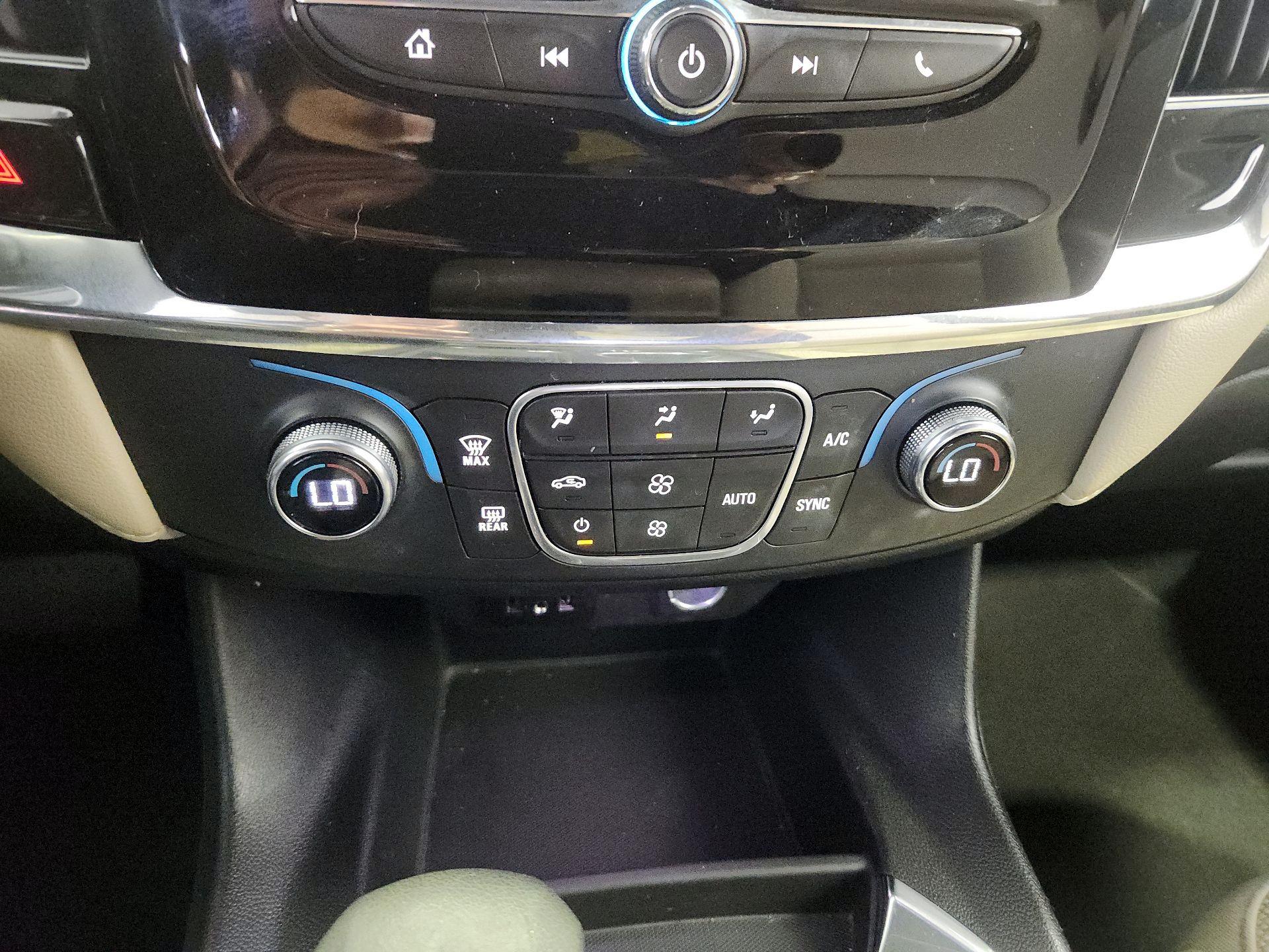 Thumbnail: 2022 Chevrolet Traverse - 16