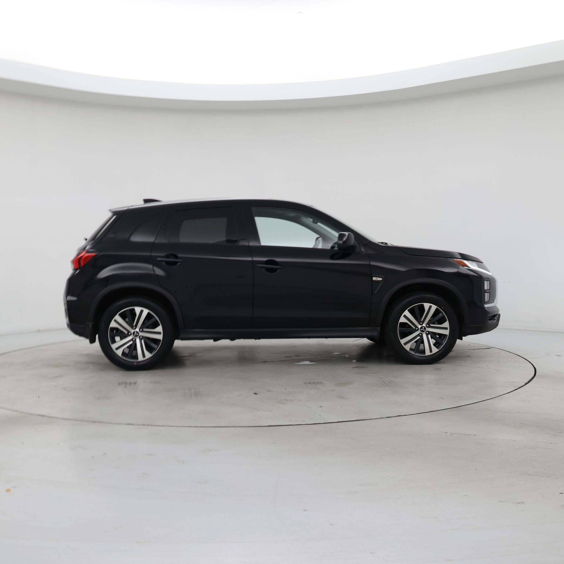 Thumbnail: 2023 Mitsubishi Outlander Sport - 7