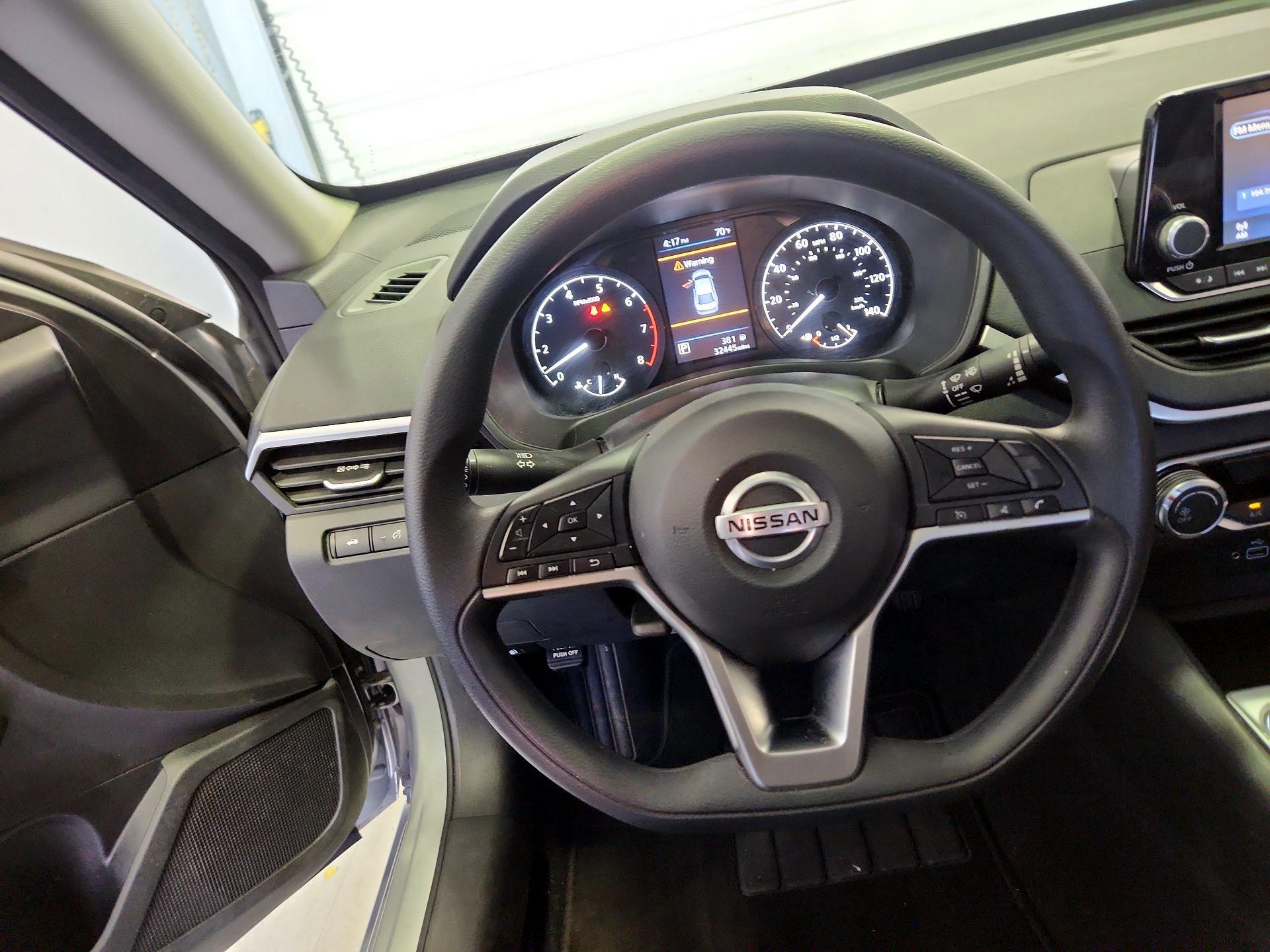 Thumbnail: 2022 Nissan Altima - 10