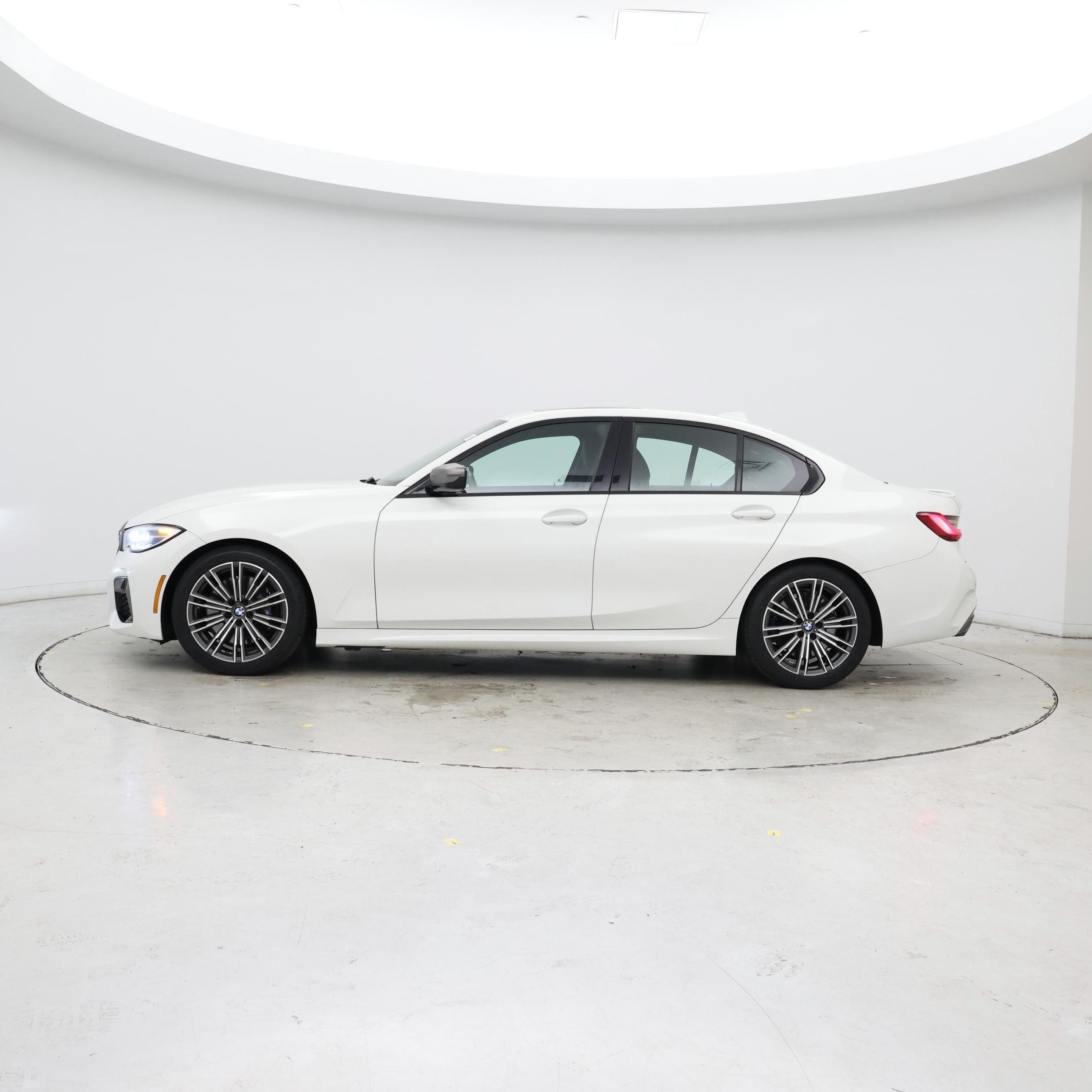 Thumbnail: 2021 BMW 3 Series - 3