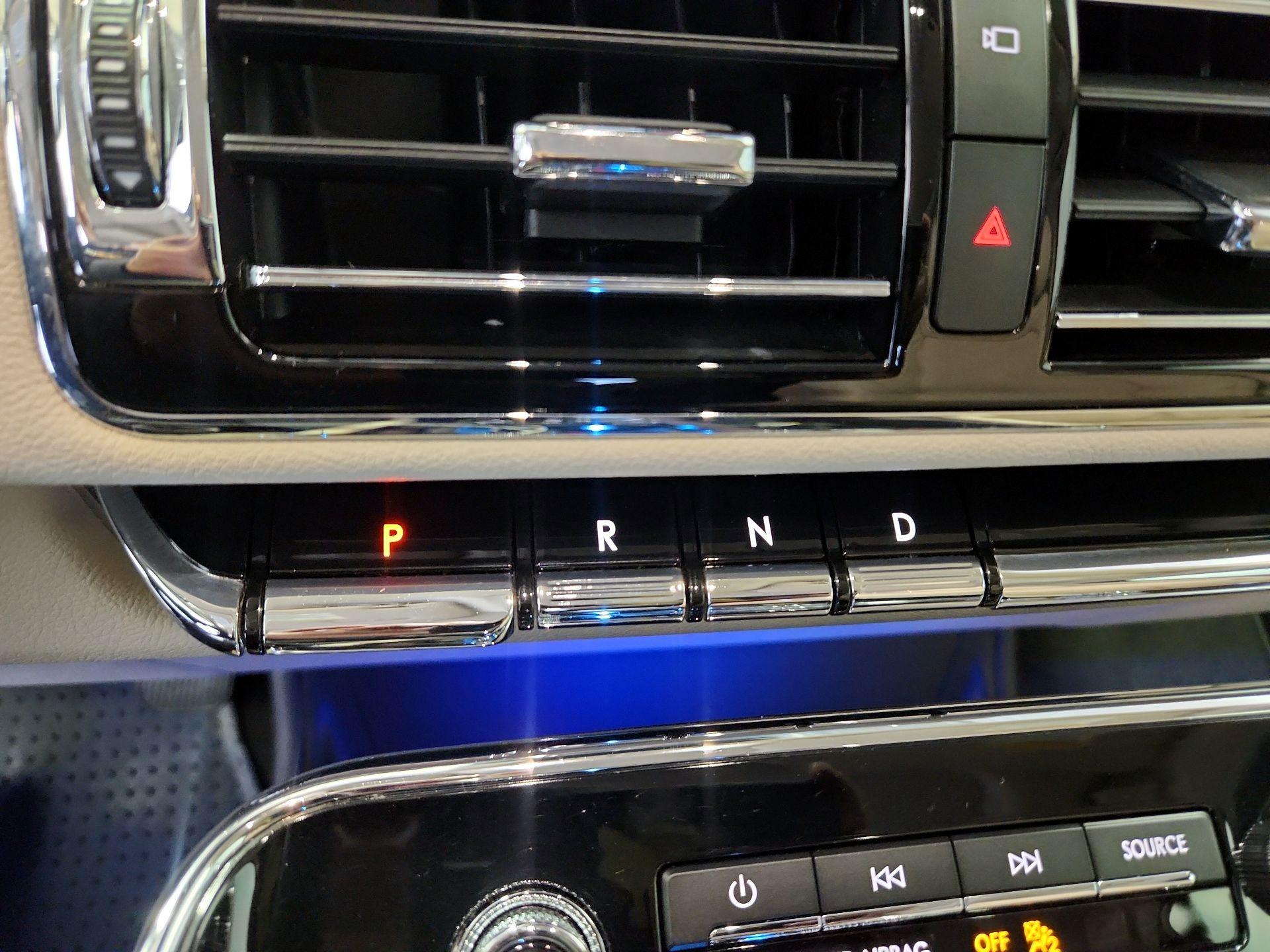 Thumbnail: 2020 Lincoln Navigator - 18