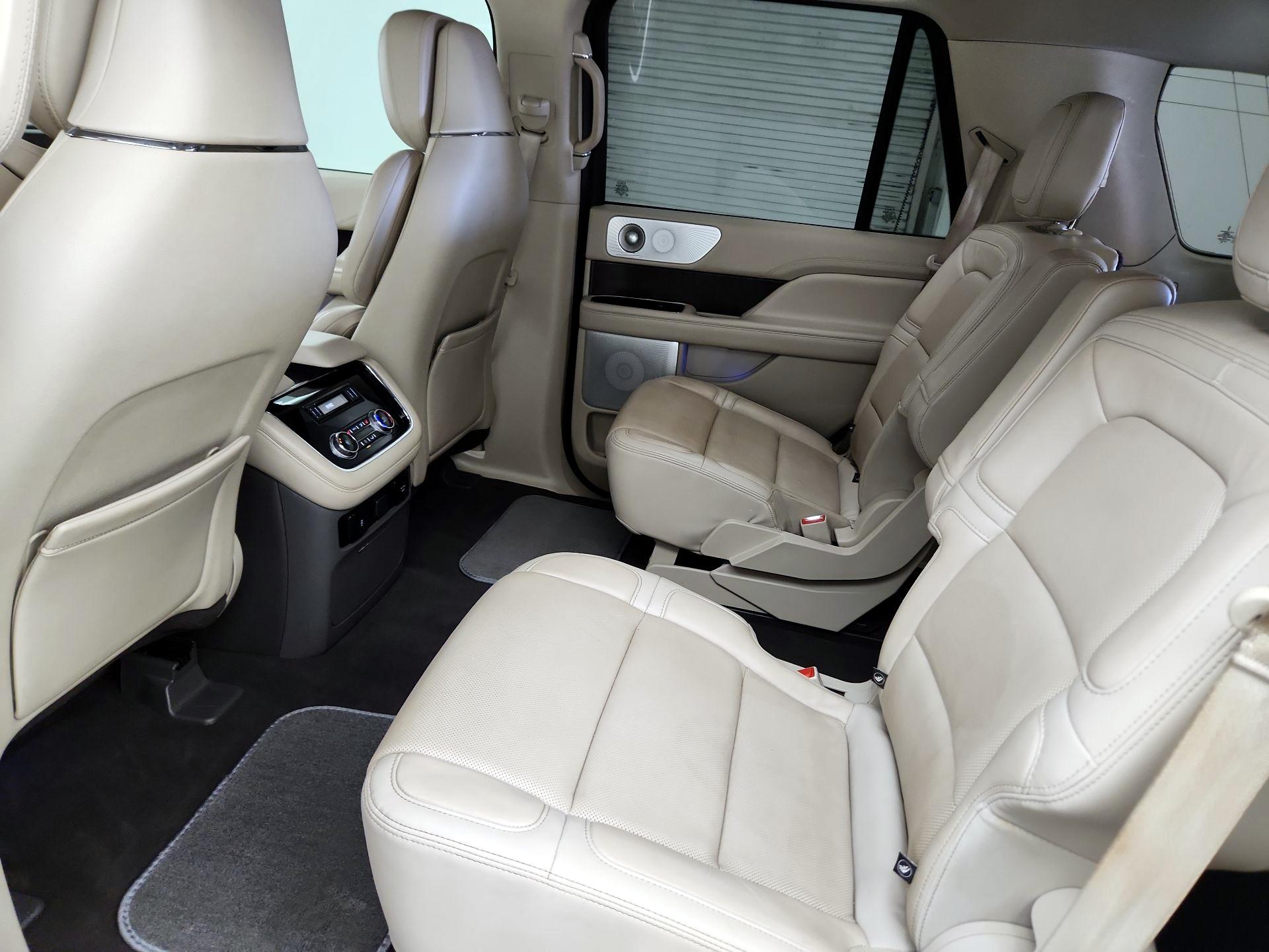 Thumbnail: 2020 Lincoln Navigator - 19