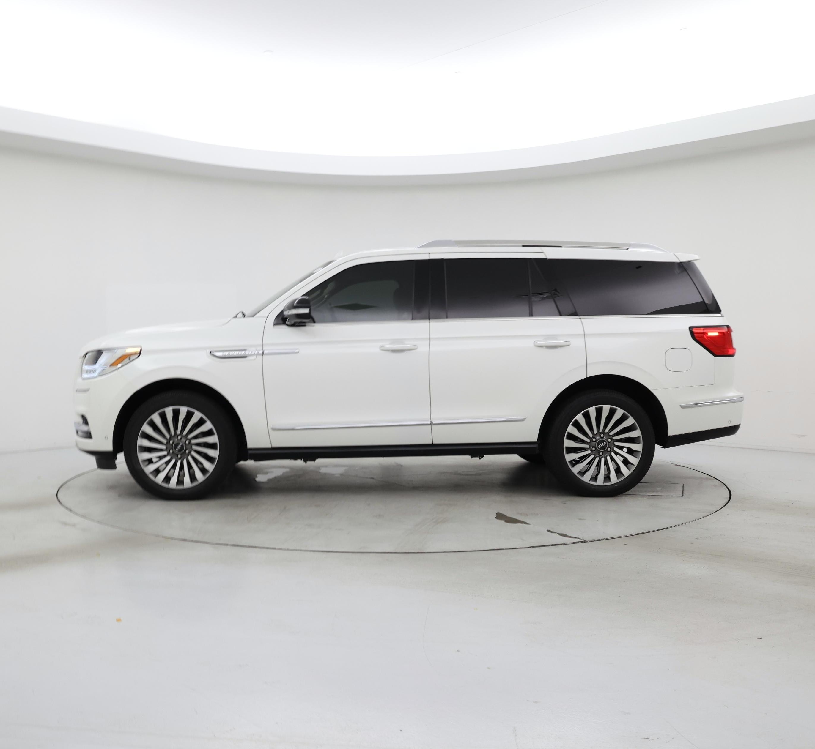 Thumbnail: 2020 Lincoln Navigator - 3