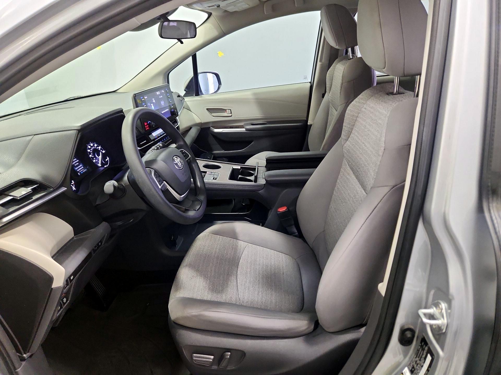 Thumbnail: 2021 Toyota Sienna - 11