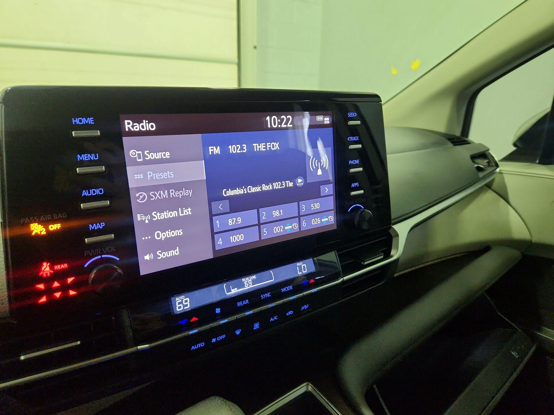 Thumbnail: 2021 Toyota Sienna - 15