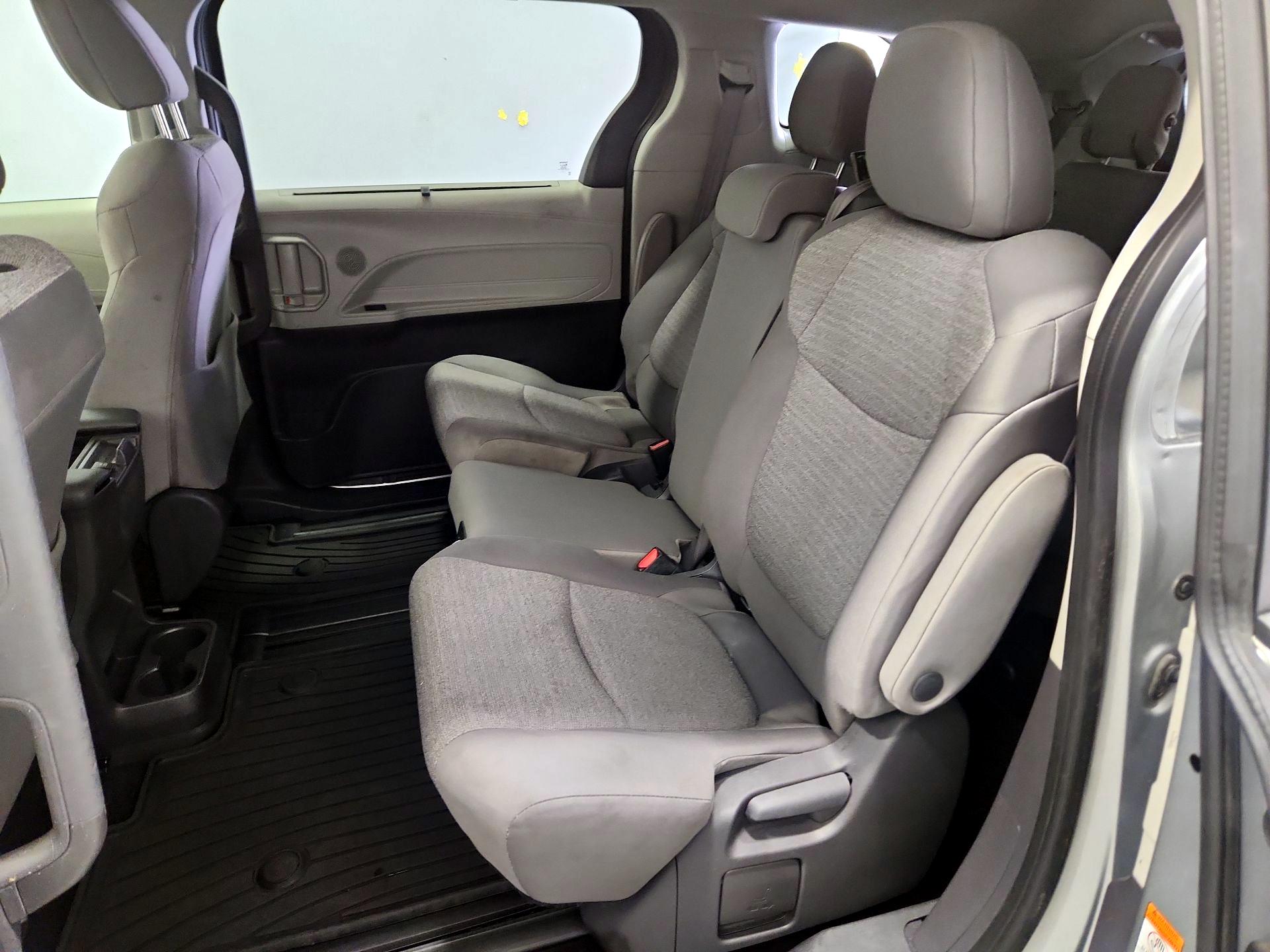 Thumbnail: 2021 Toyota Sienna - 19