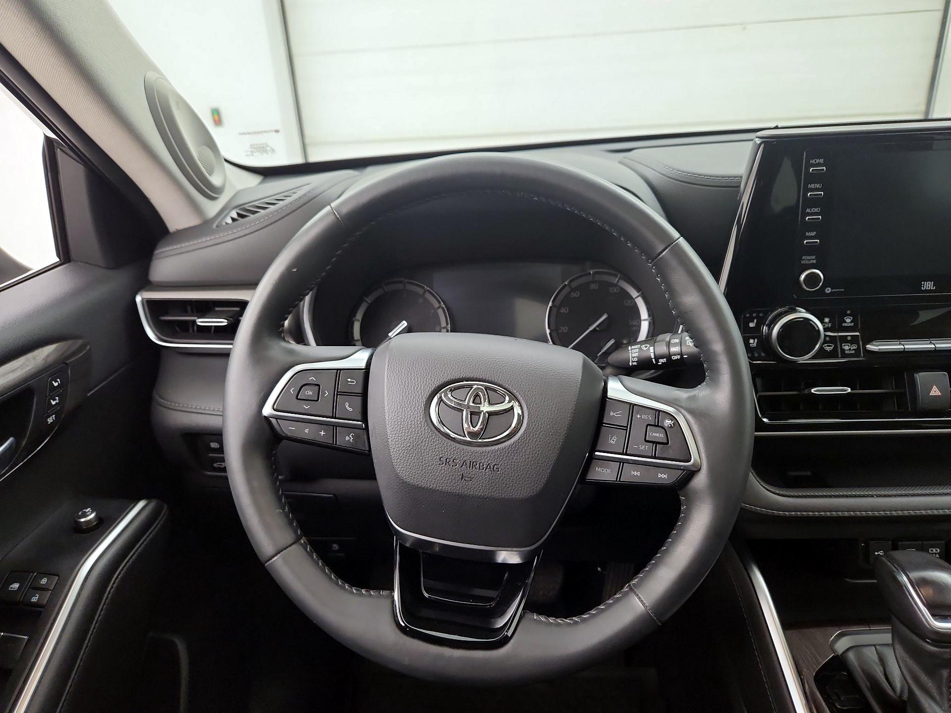 Thumbnail: 2021 Toyota Highlander - 10