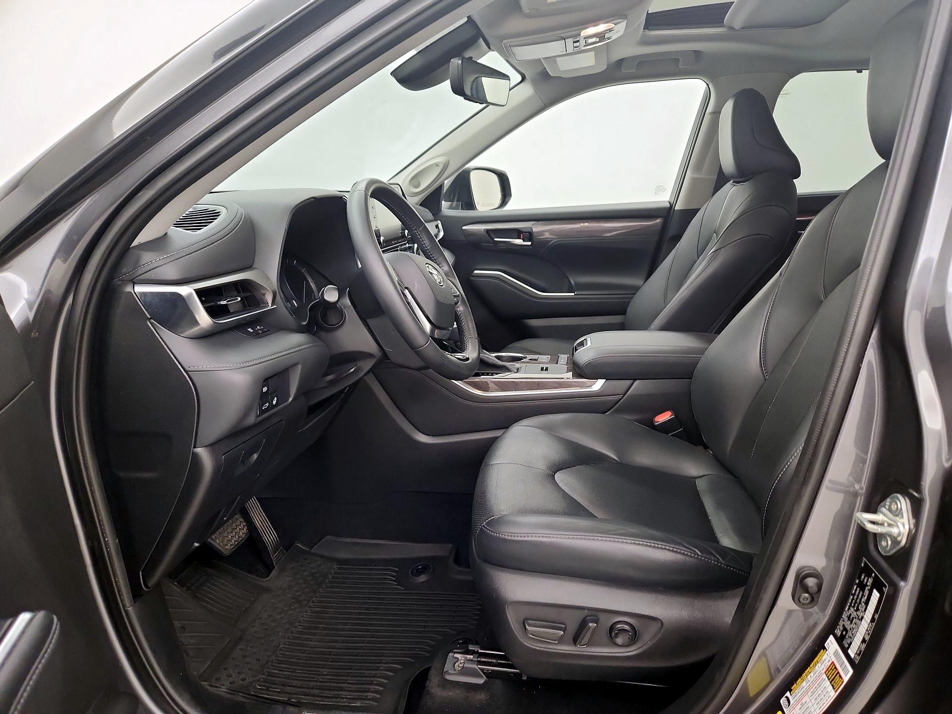 Thumbnail: 2021 Toyota Highlander - 11