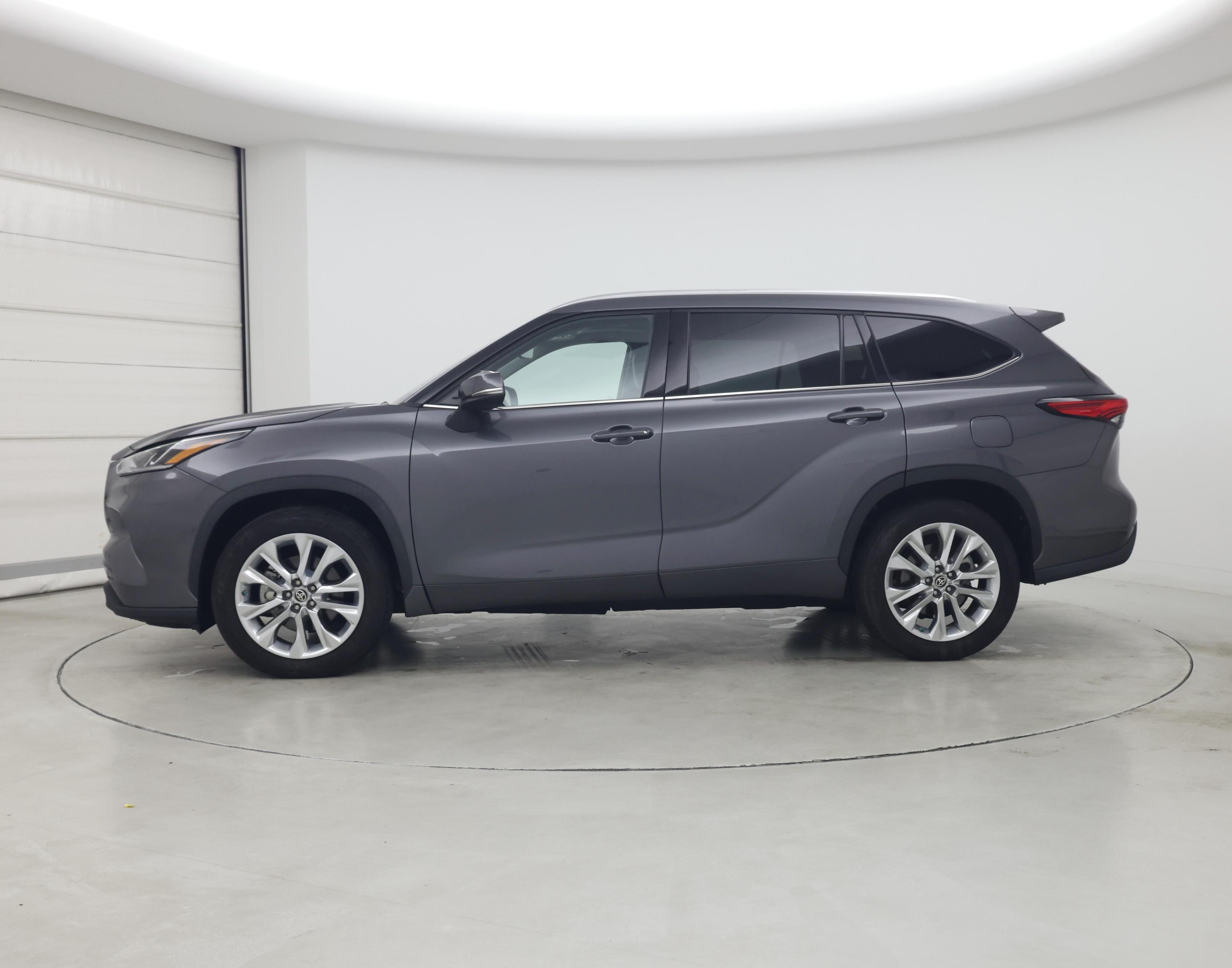 Thumbnail: 2021 Toyota Highlander - 3