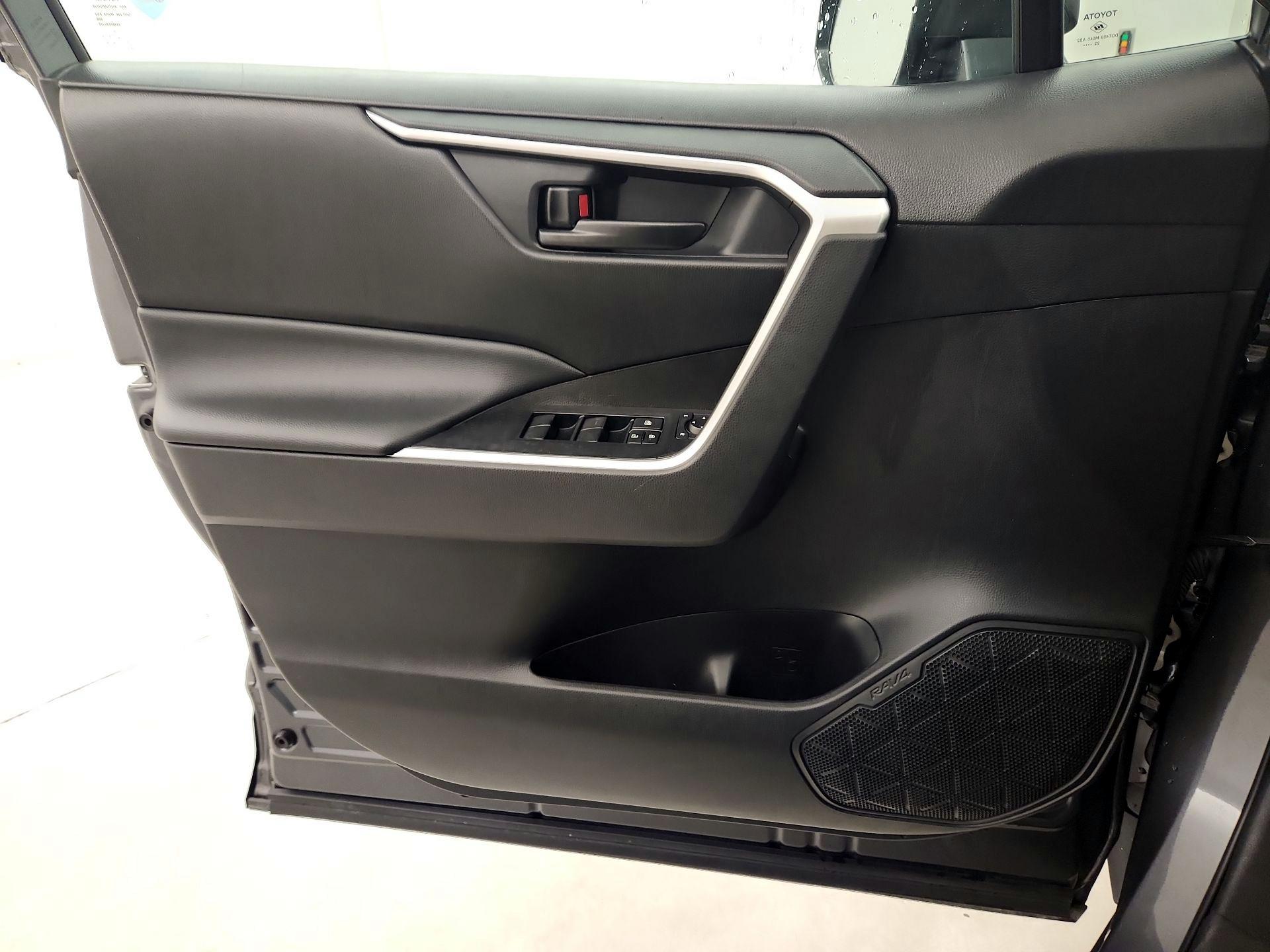 Thumbnail: 2023 Toyota RAV4 - 12