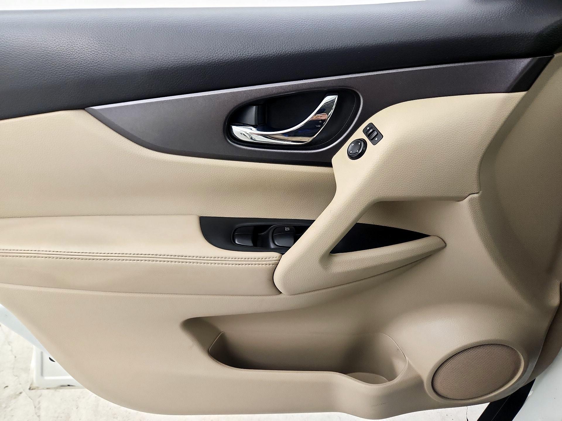 Thumbnail: 2016 Nissan Rogue - 12