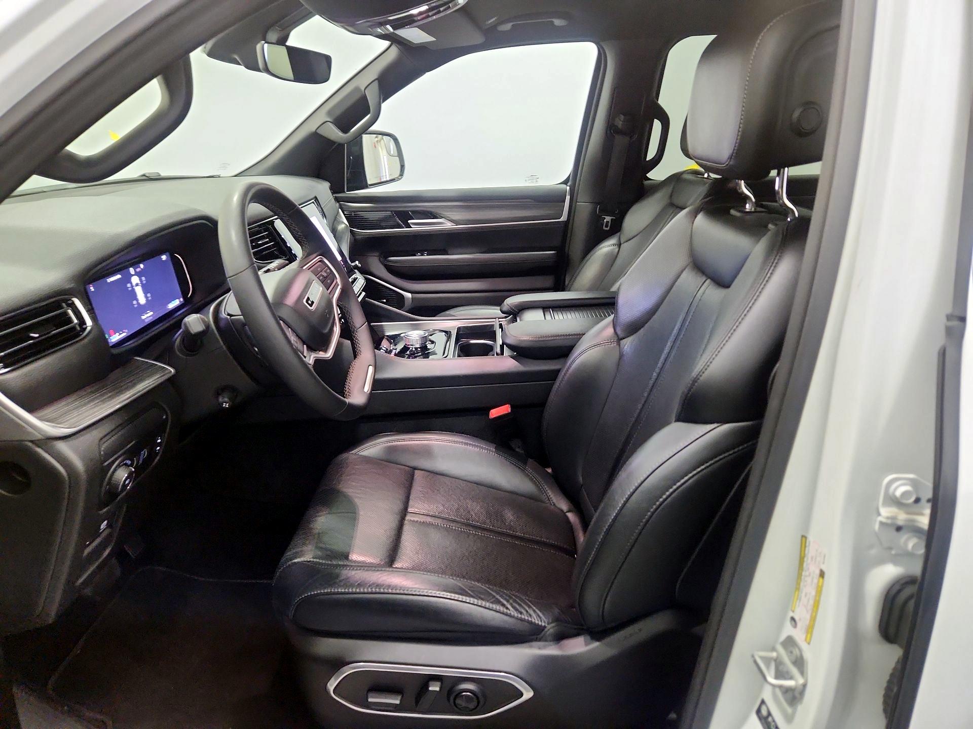 Thumbnail: 2024 Jeep Wagoneer - 11