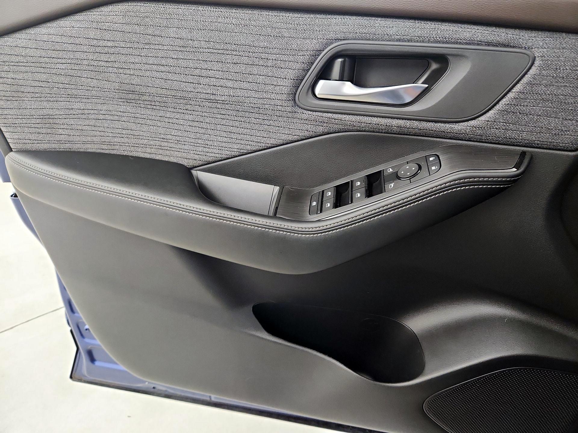 Thumbnail: 2023 Nissan Rogue - 12