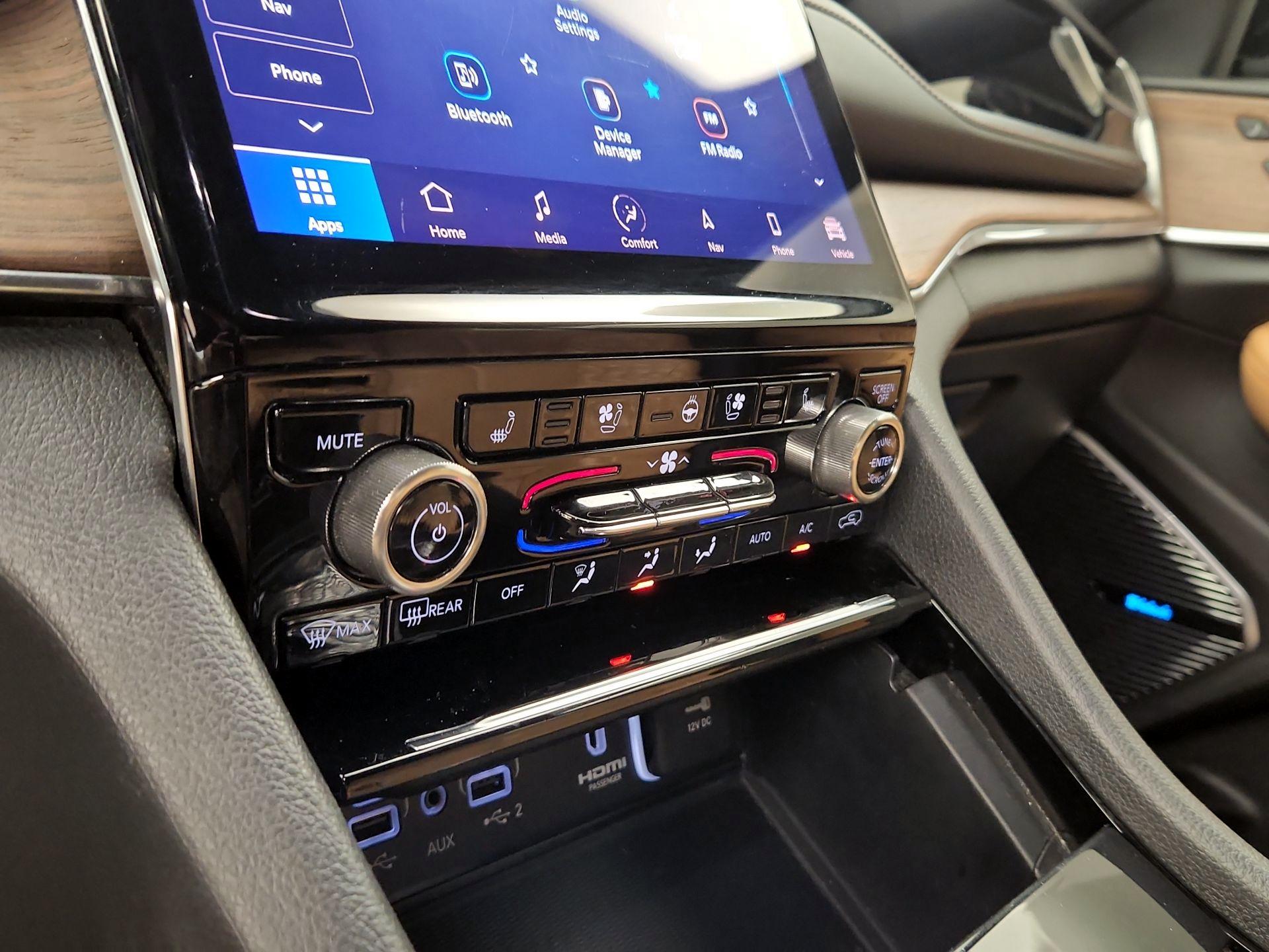 Thumbnail: 2023 Jeep Grand Cherokee - 17