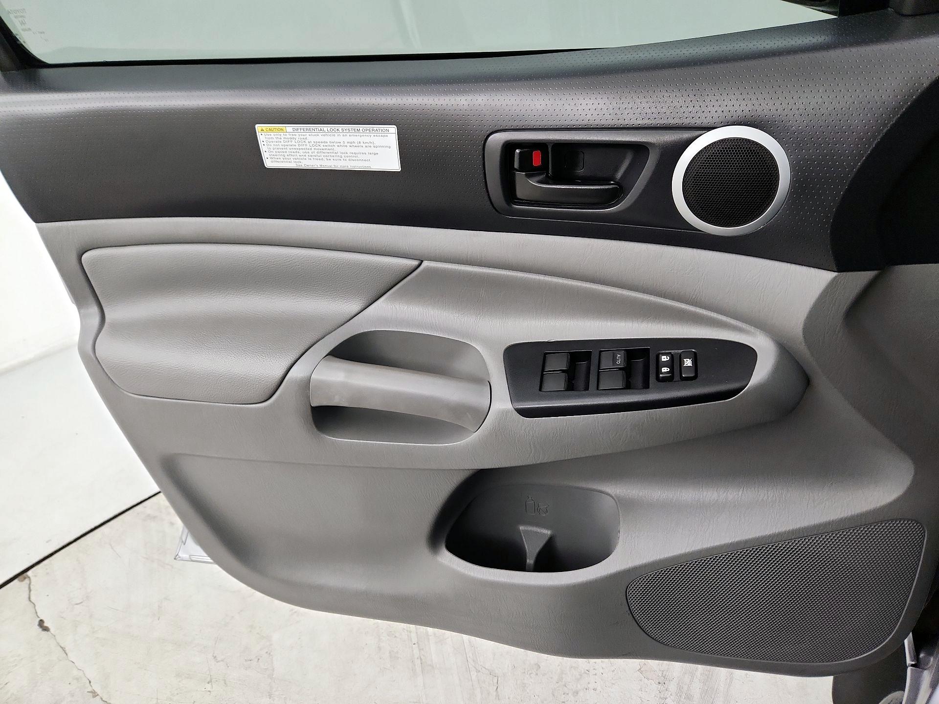 Thumbnail: 2015 Toyota Tacoma - 12