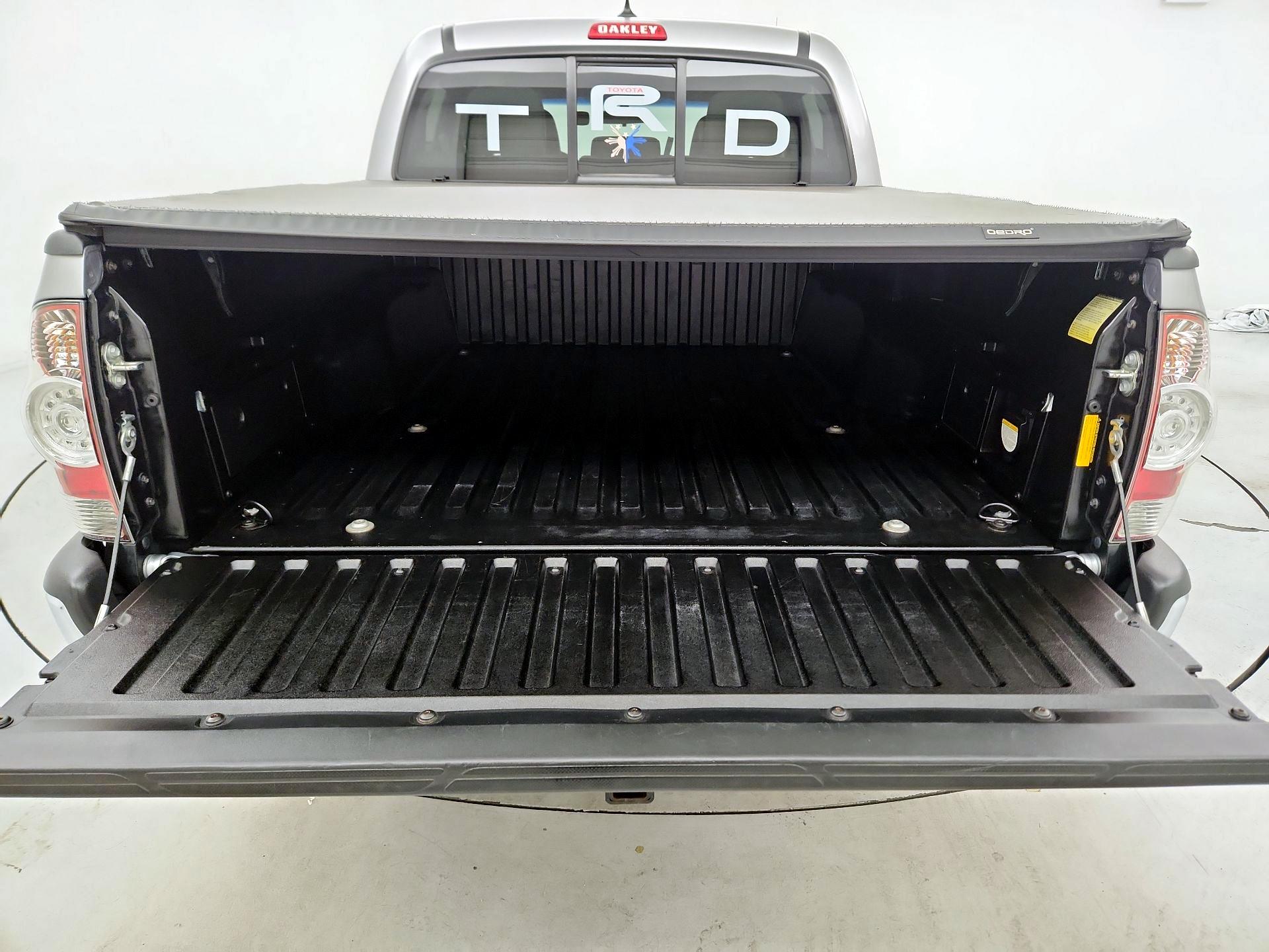 Thumbnail: 2015 Toyota Tacoma - 19