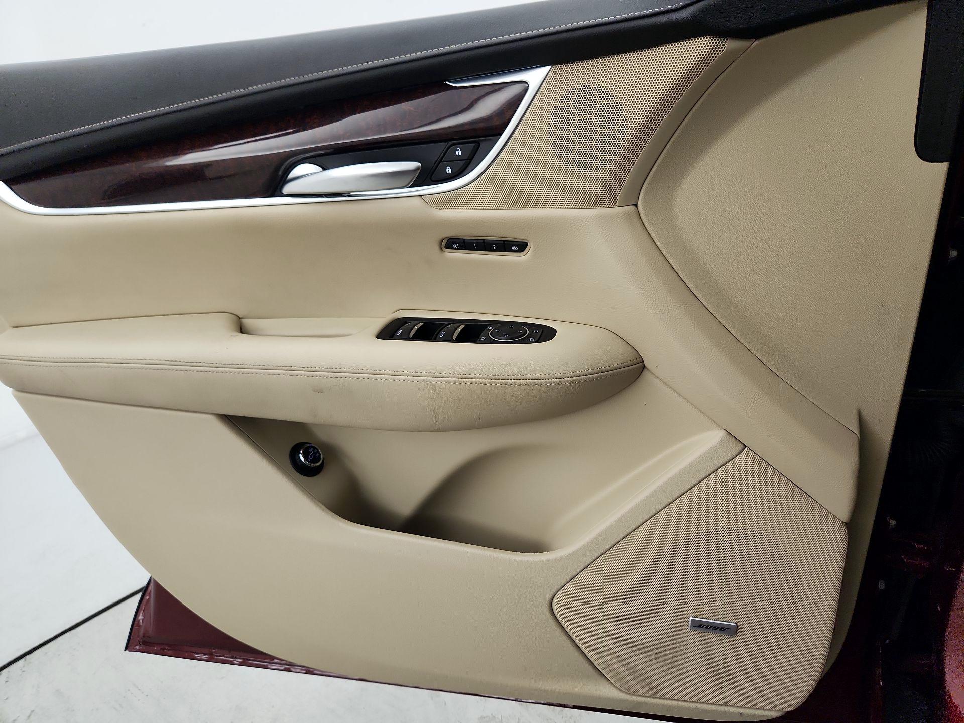 Thumbnail: 2017 Cadillac XT5 - 12