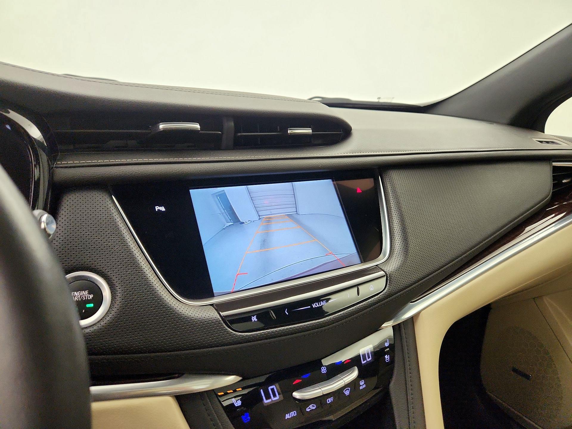 Thumbnail: 2017 Cadillac XT5 - 15
