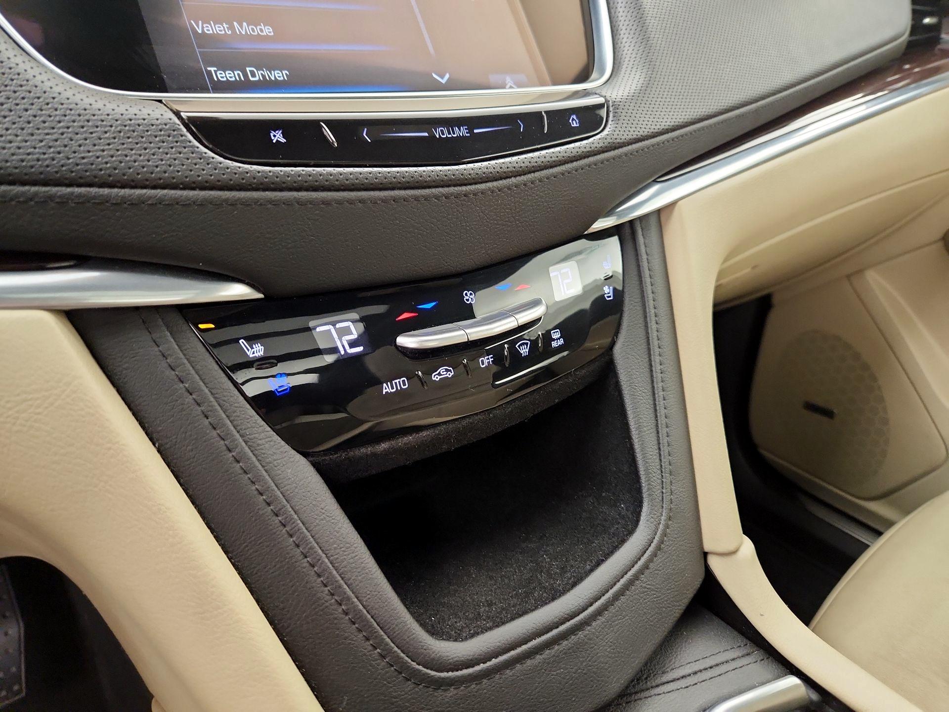 Thumbnail: 2017 Cadillac XT5 - 17