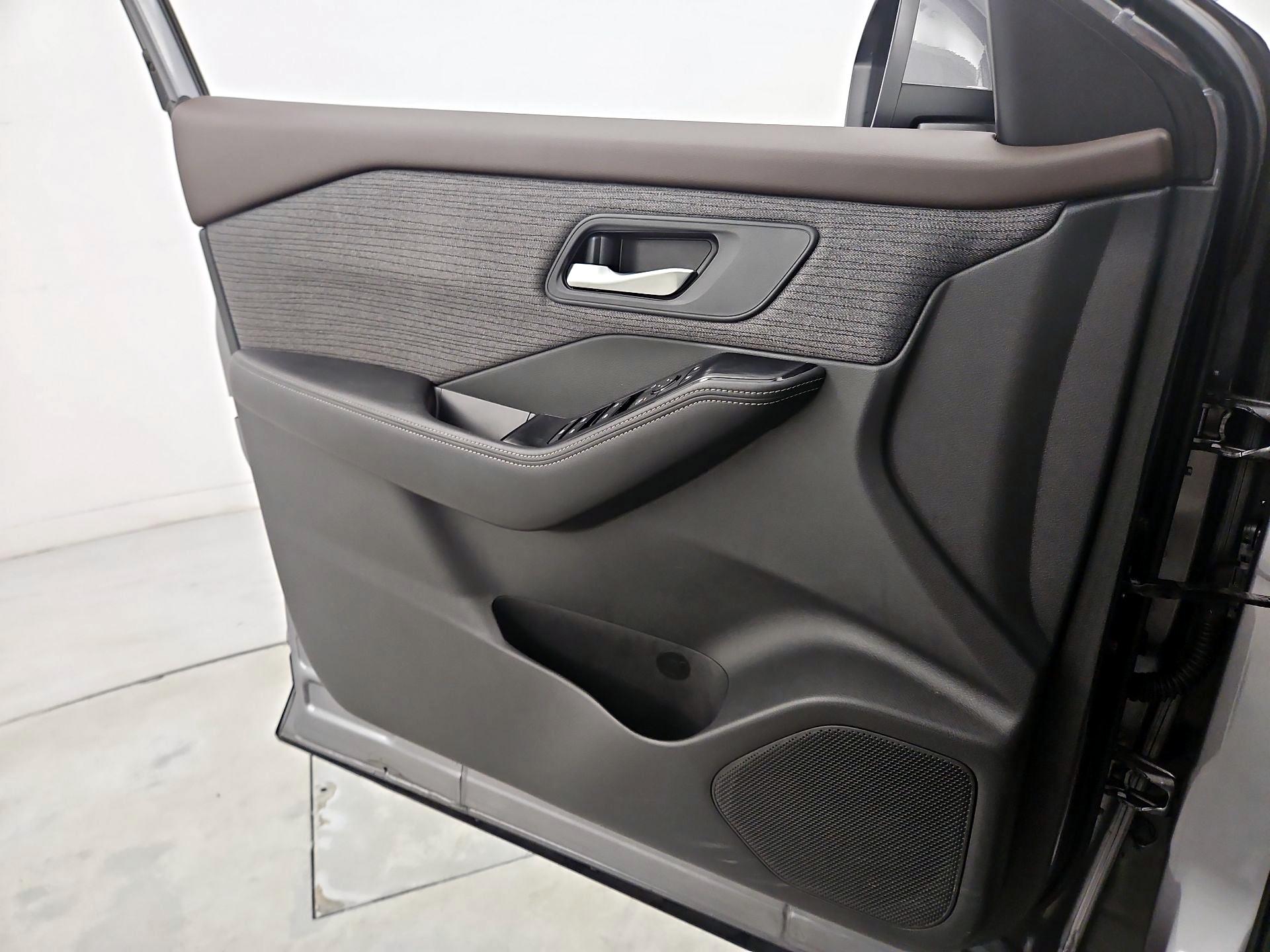 Thumbnail: 2022 Nissan Rogue - 12