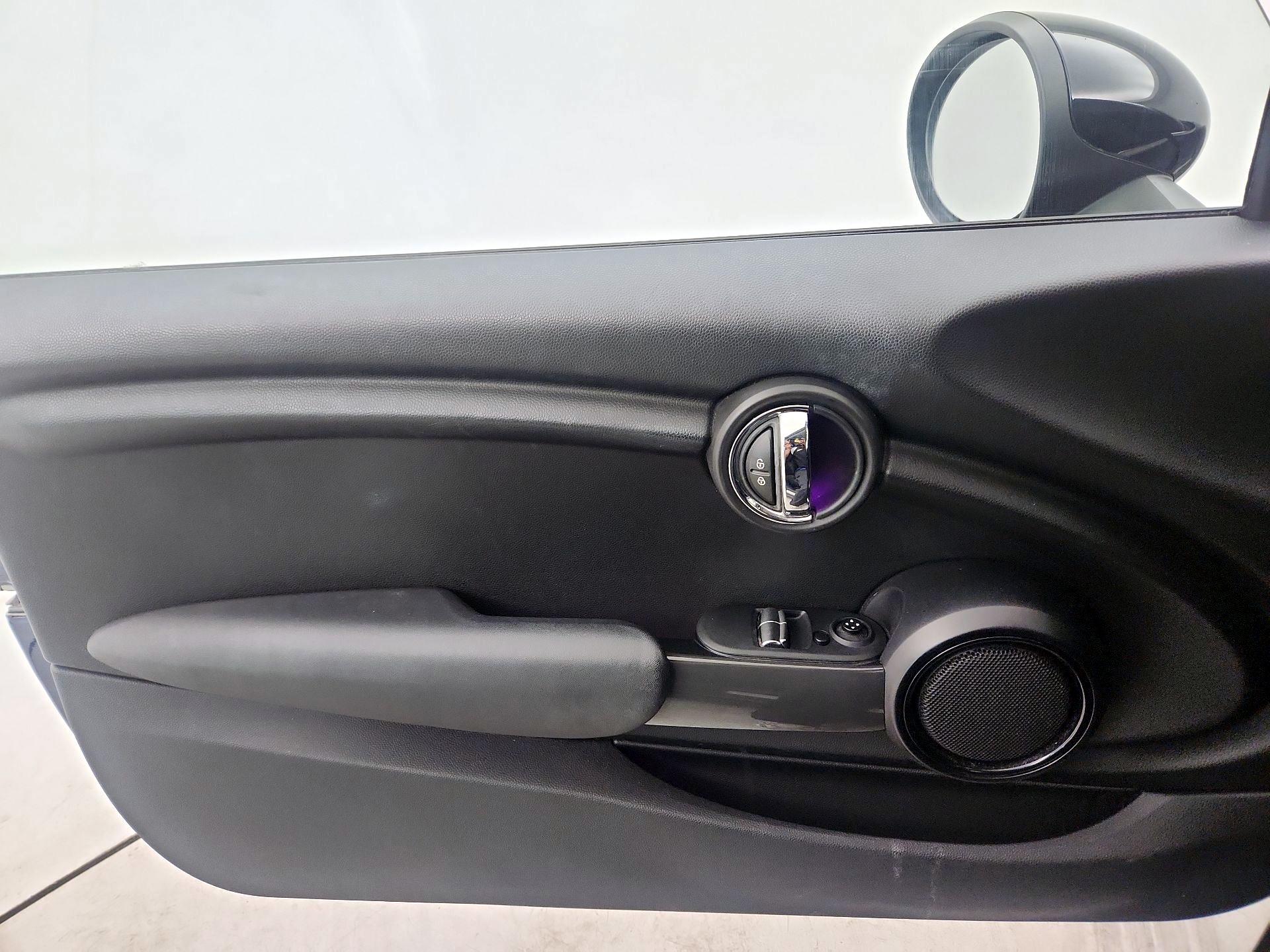 Thumbnail: 2015 MINI Cooper Hardtop - 12