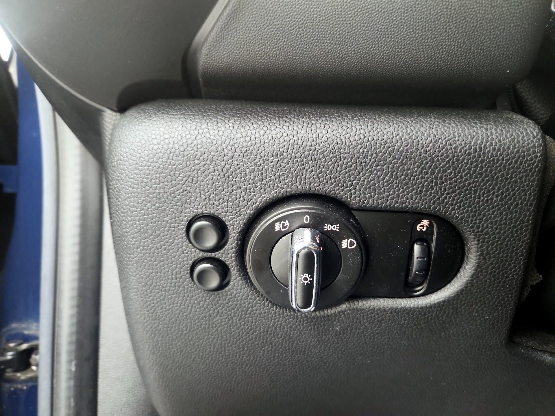 Thumbnail: 2015 MINI Cooper Hardtop - 13