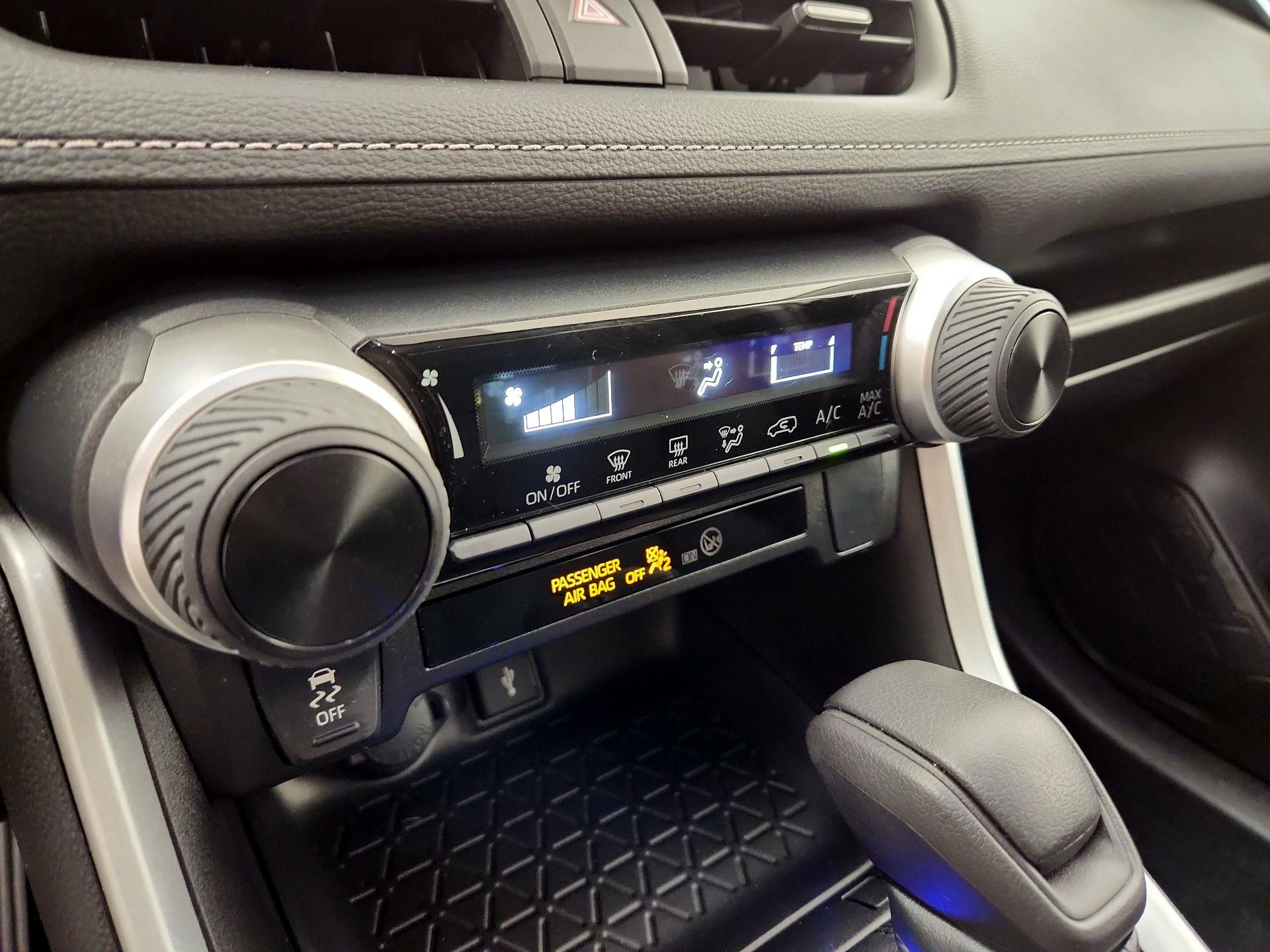 Thumbnail: 2022 Toyota RAV4 - 16