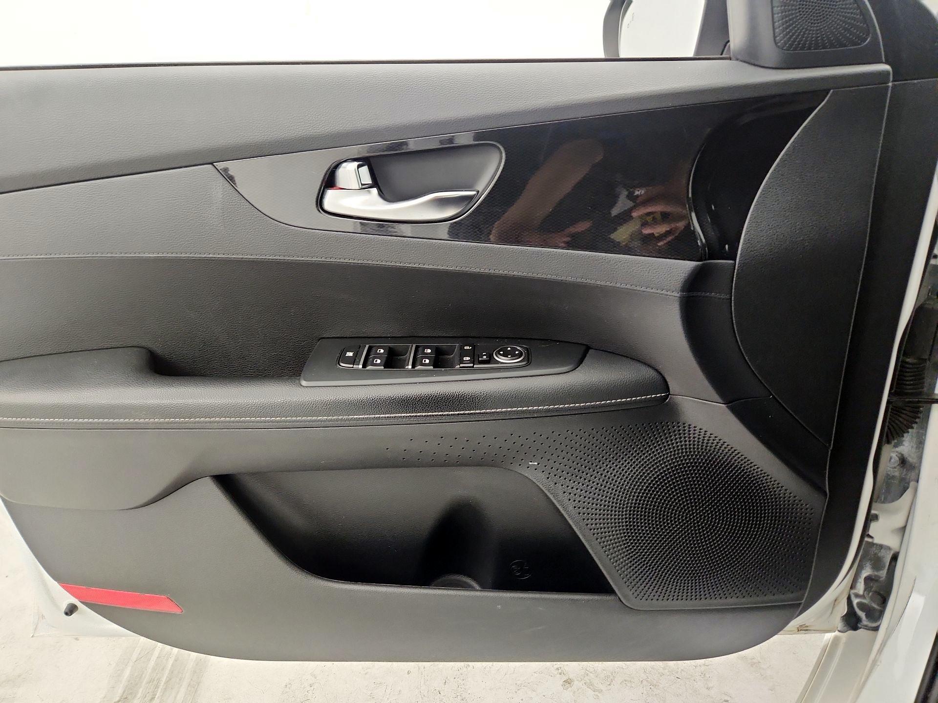 Thumbnail: 2021 Kia Forte - 12